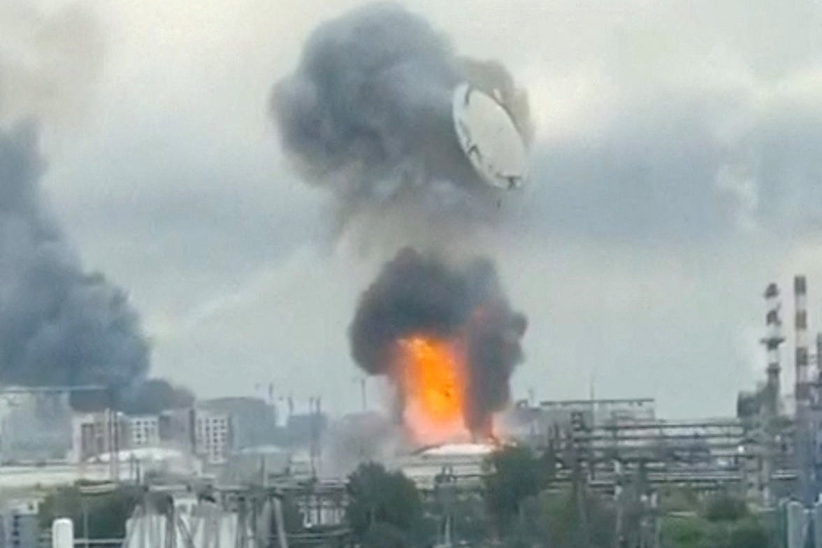 The ceiling of a Moscow oil refinery was blown clean off by Ukrainian drone attack (Social media)