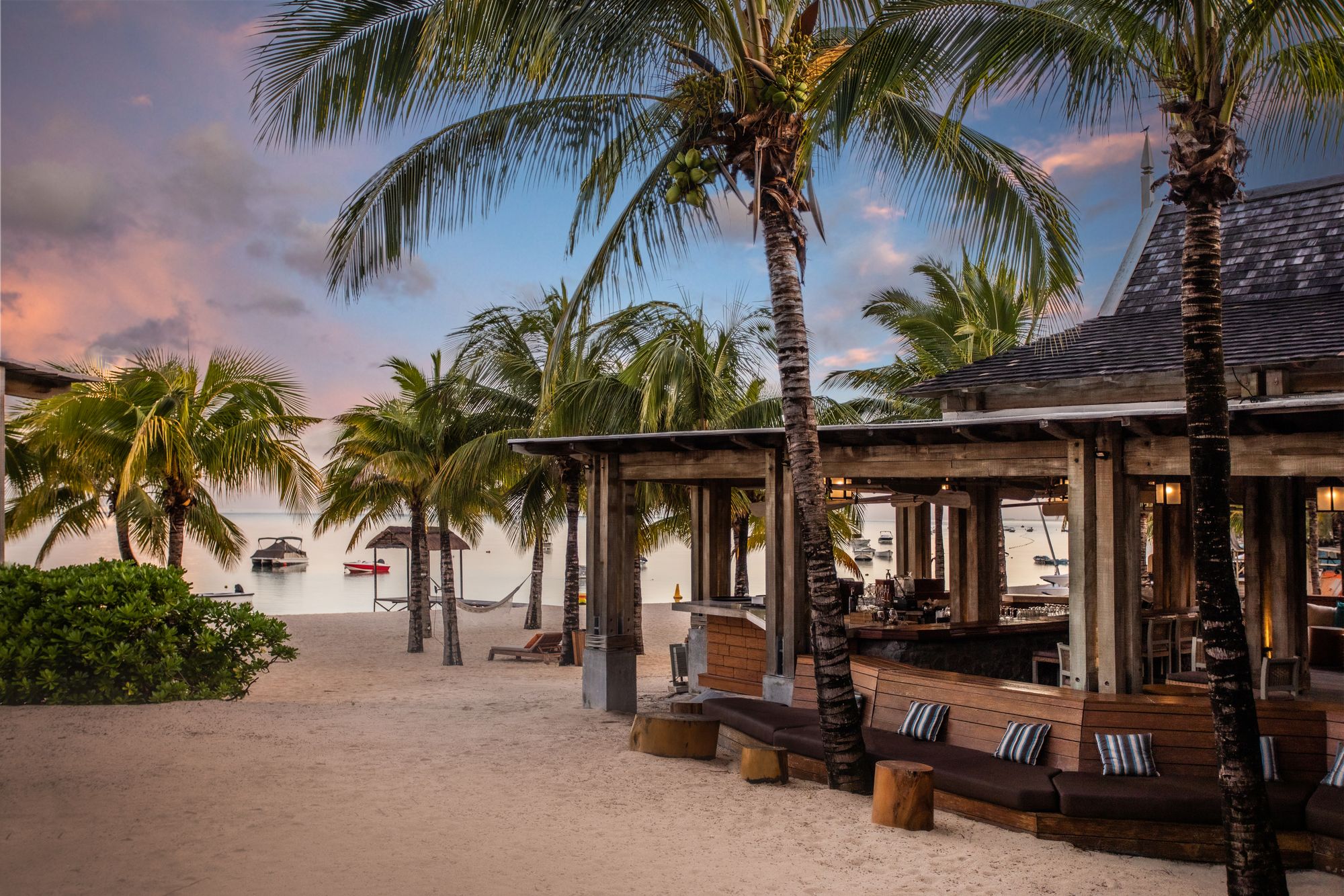 For a festive season to remember, celebrate on the St. Regis Le Morne’s golden sands