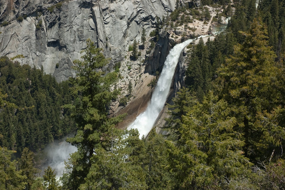 Man dies after plunging nearly 600ft from Yosemite waterfall – UK Times Man dies after plunging nearly 600ft from Yosemite waterfall – UK Times
