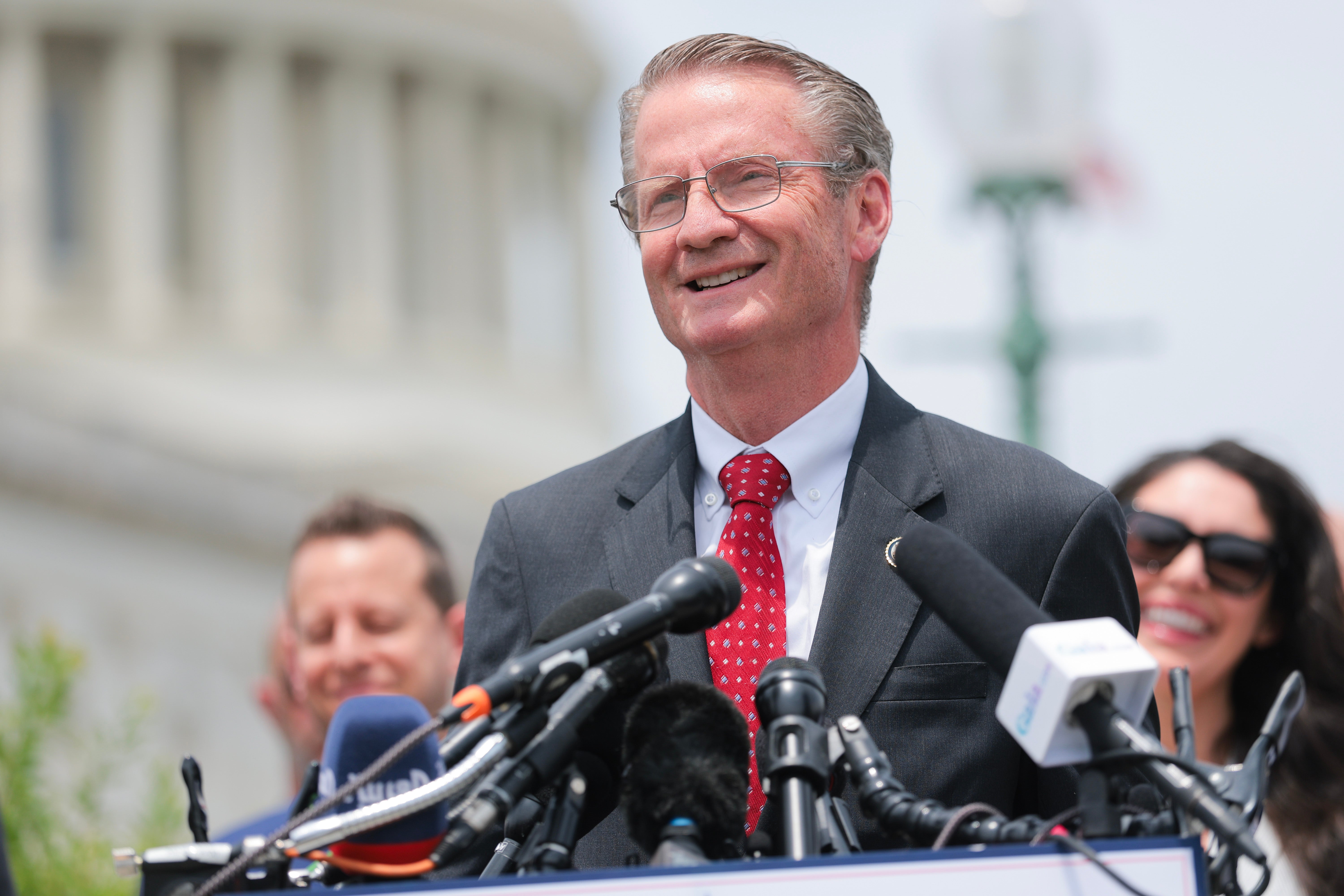 Representative Tim Burchett, a Tennessee Republican, had an unusual suggestion for President Donald Trump’s algae problem in the Lincoln Memorial Reflecting Pool — let it grow