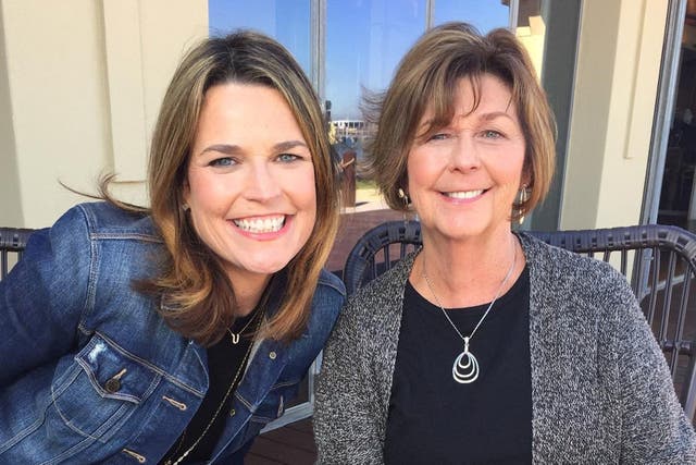<p>Nancy Guthrie, de 84 años y madre de la presentadora del programa ‘Today’, Savannah Guthrie (en la foto juntas), desapareció de su domicilio en Arizona el 1° de febrero. A los pocos días de su desaparición, se enviaron dos notas, supuestamente escritas por sus secuestradores, a CNN y a una cadena de noticias local de la ciudad de Tucson</p>