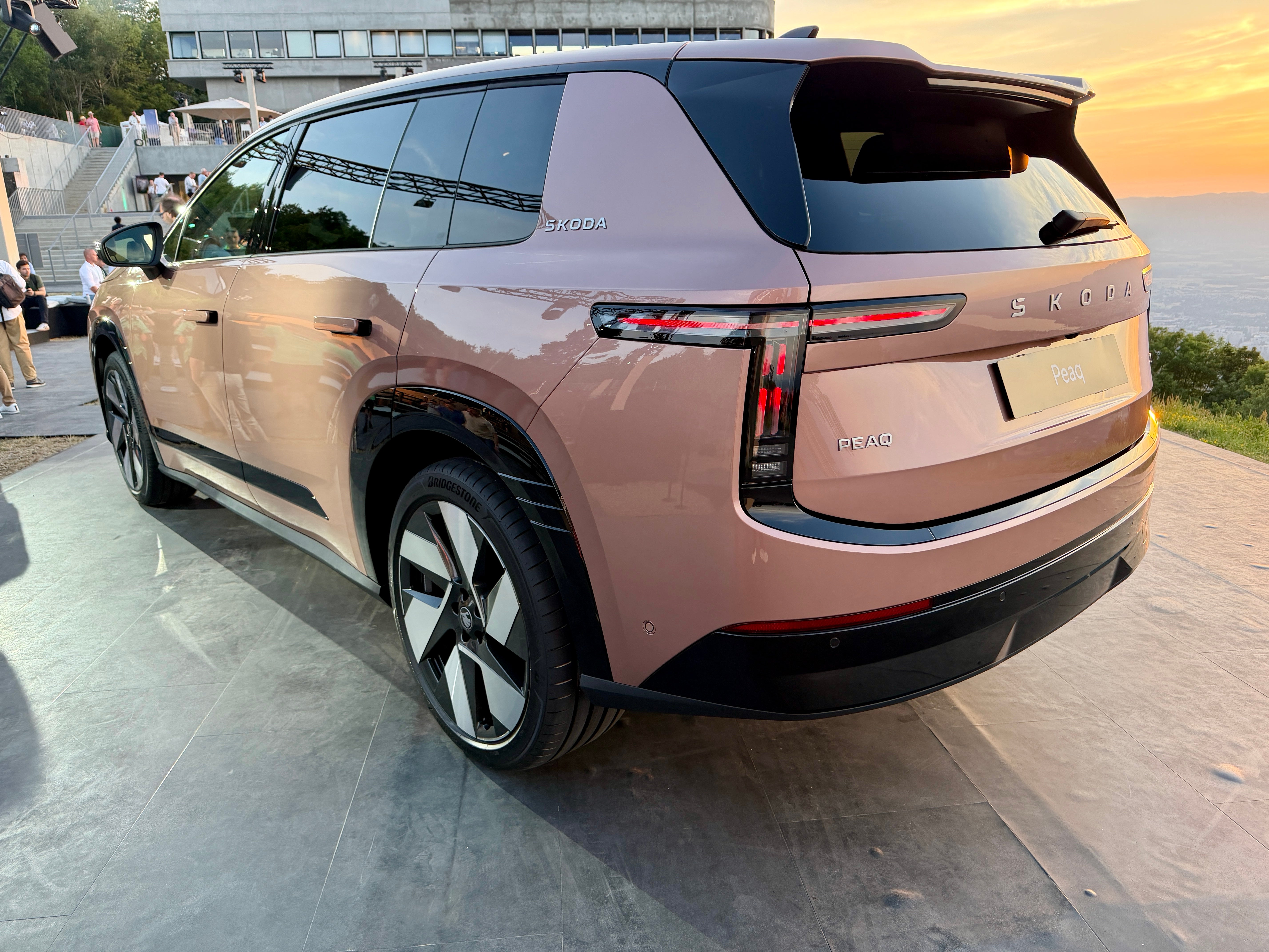 At just under five meters long, the Škoda Peaq is a rival for more expensive seven-seat EVs like the Kia EV9, Hyundai Ioniq 9 and Volvo EX90