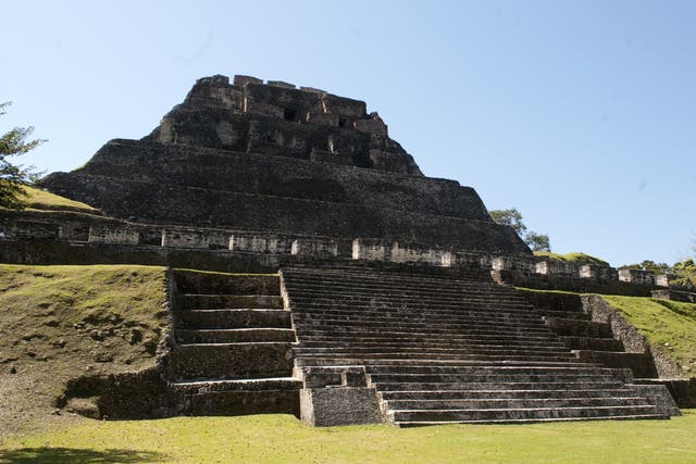<p> El templo maya de Xunantunich, uno de los principales sitios arqueológicos de Belice </p>