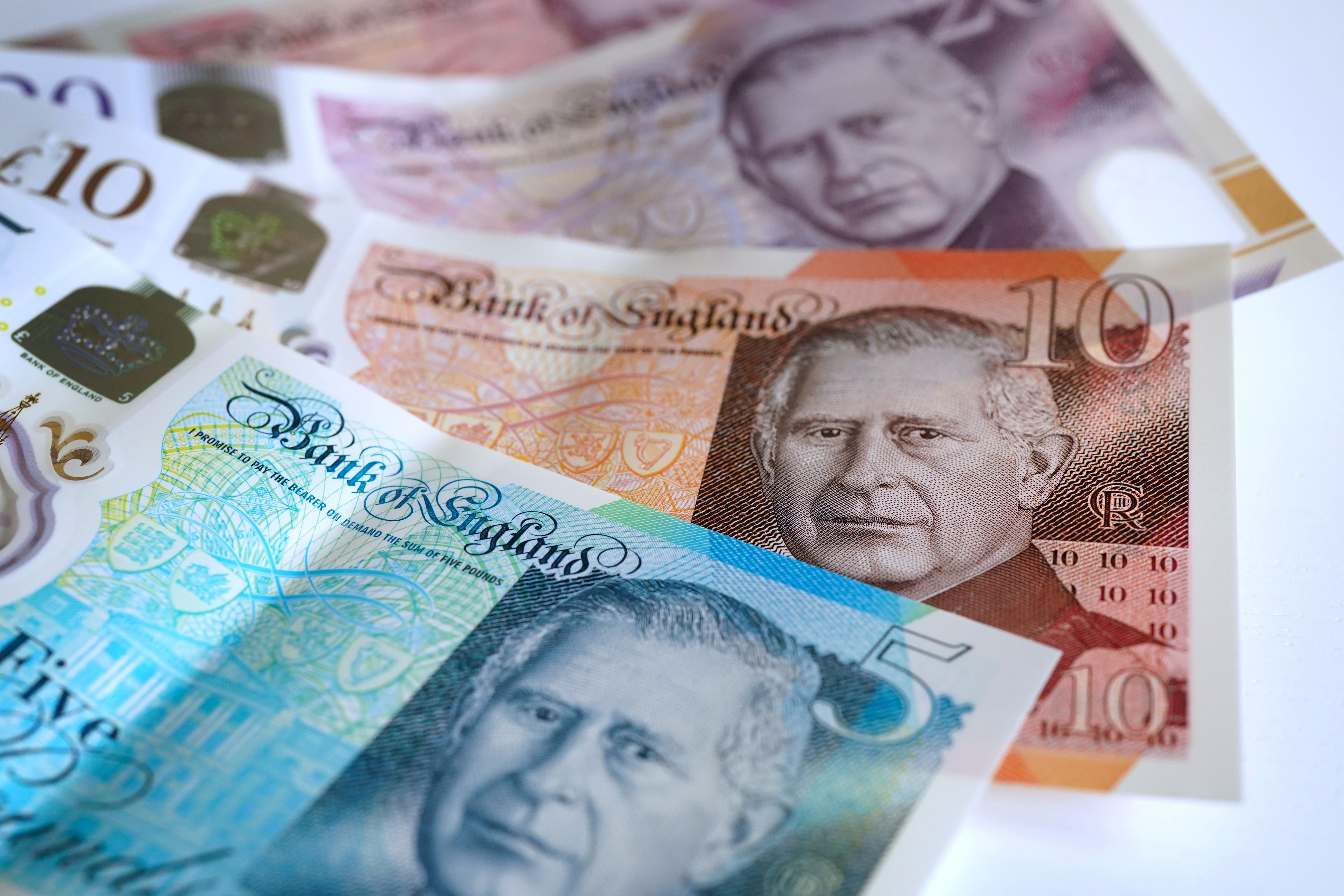 independent.co.uk - Vicky Shaw - Financial watchdog issues warning to savers over high-risk online ads
