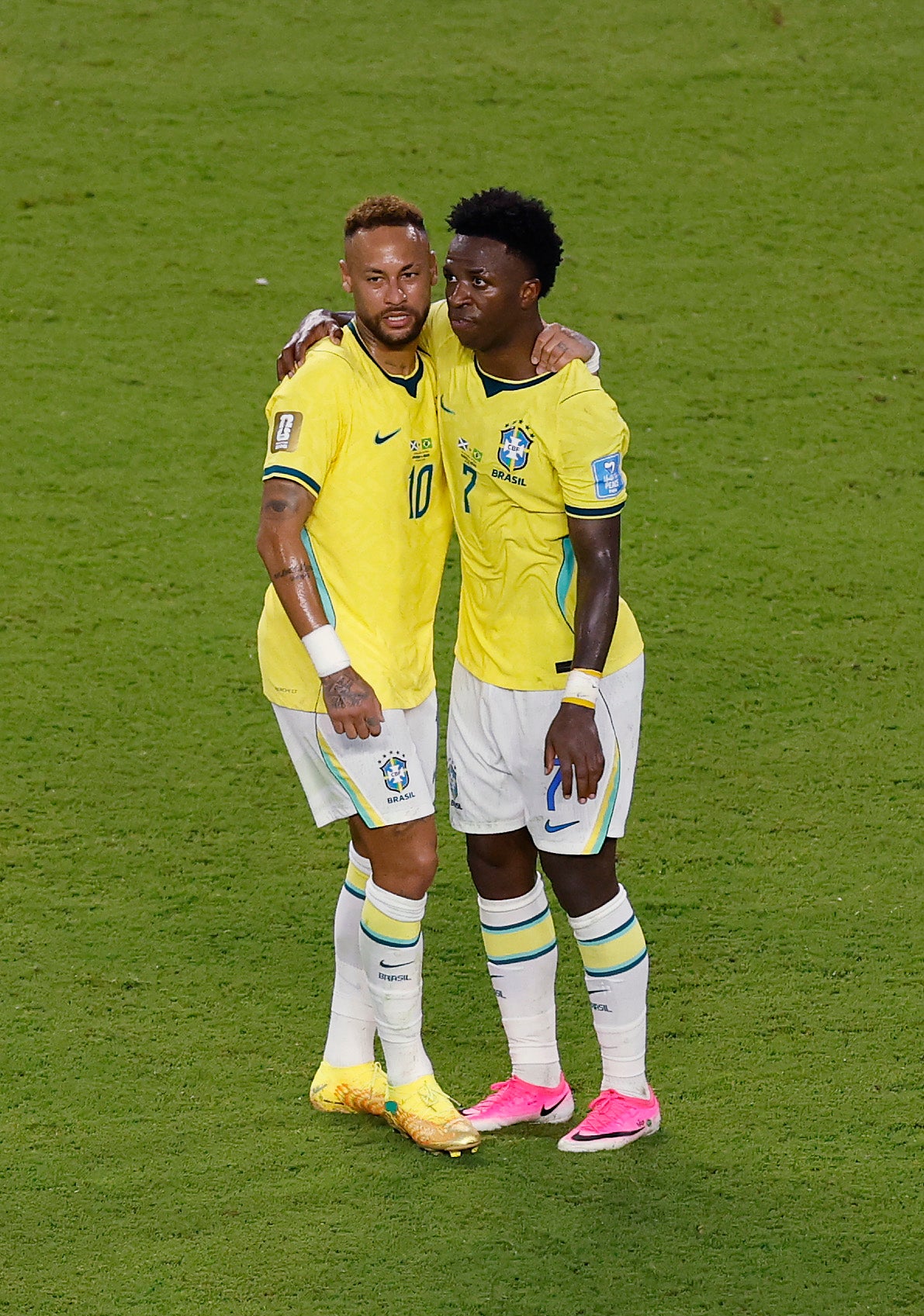 Neymar Jr and Vinicius Junior of Brazil celebrate