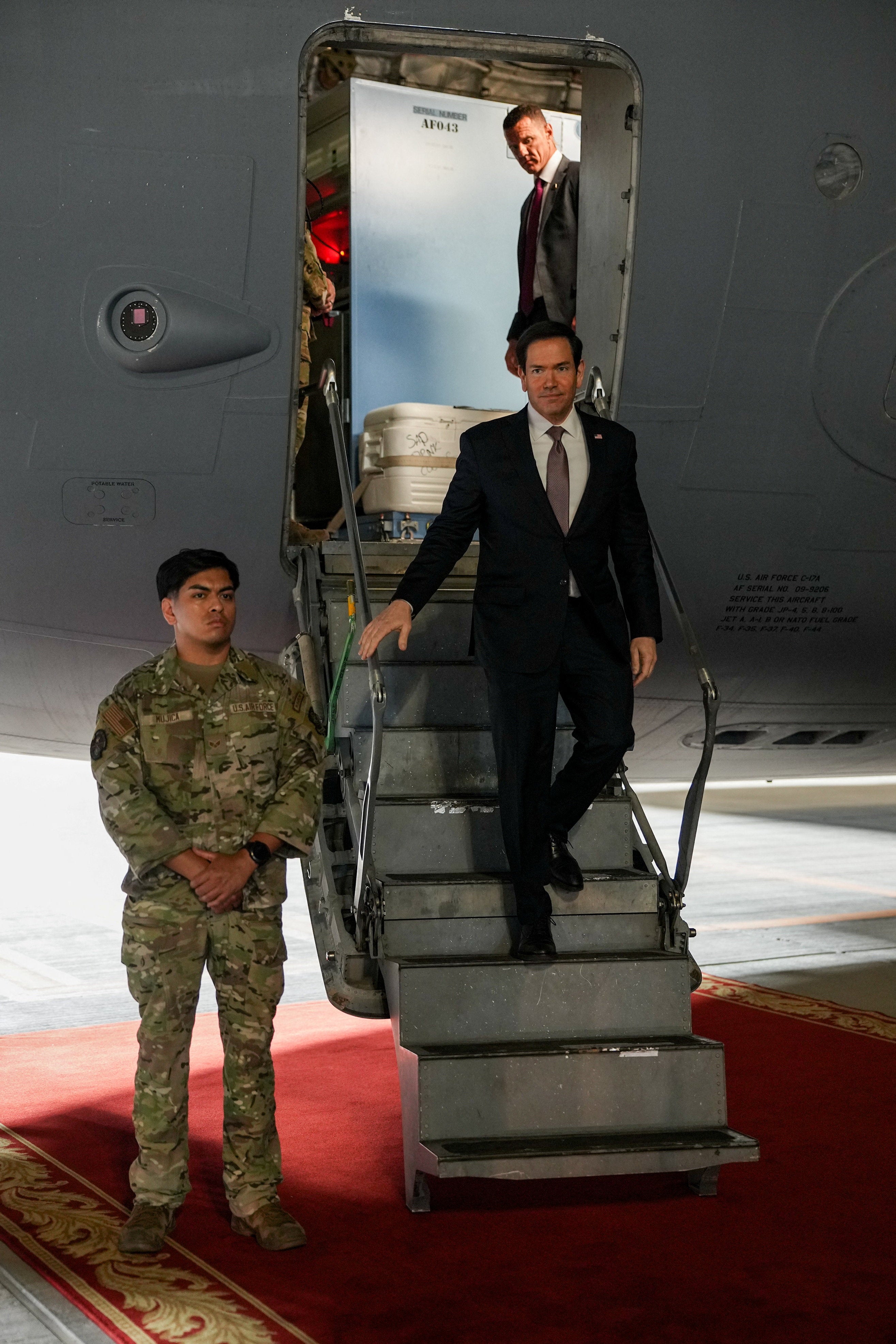 He travelled on a U.S. Air Force C-17 Globemaster III transport aircraft