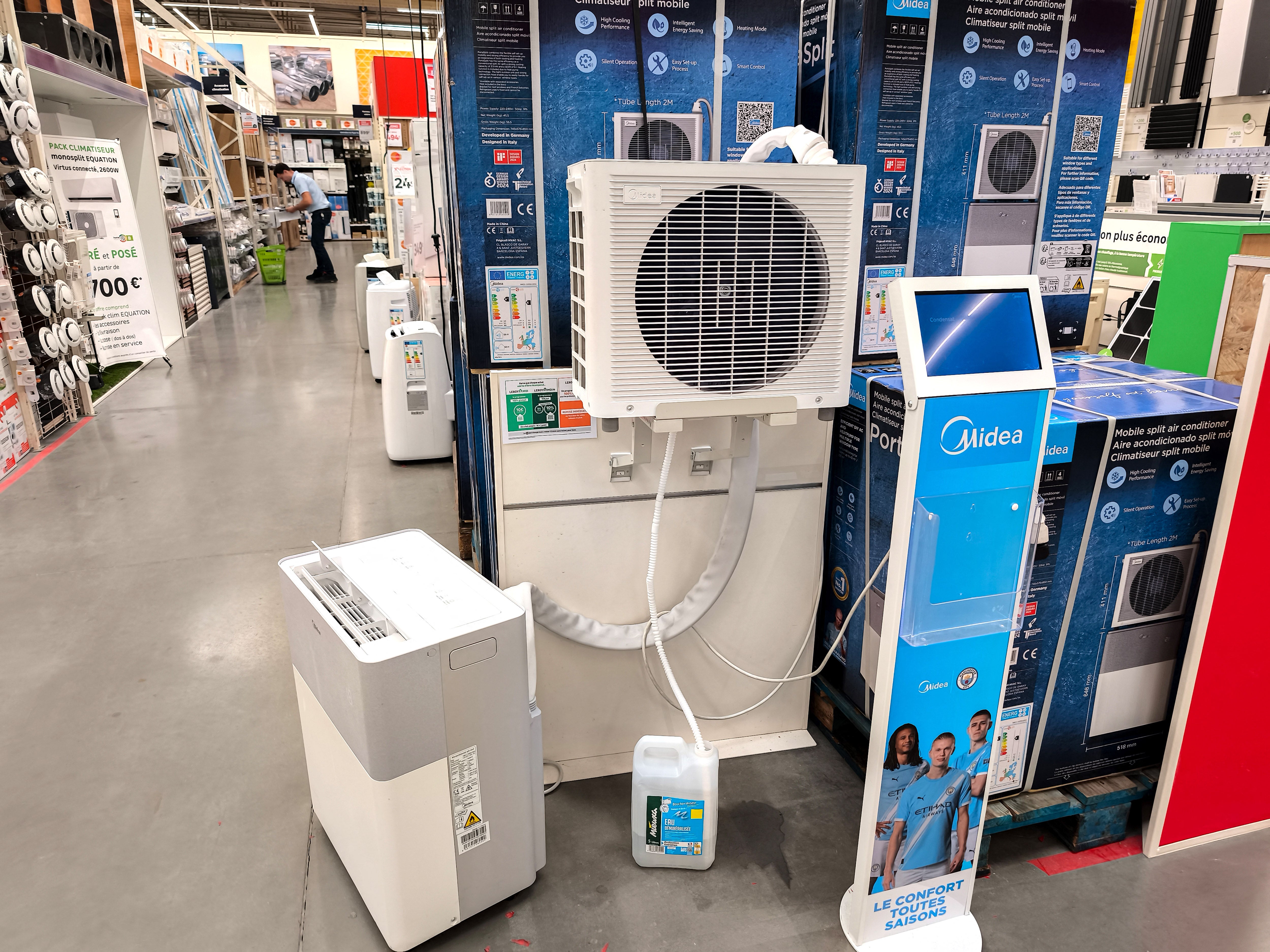 “A heatwave in the final two weeks of May ‌significantly boosted sales,” Midea said.
