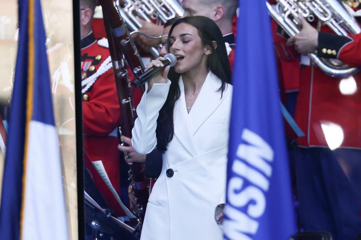 Reviews shred Kash Patel’s girlfriend Alexis Wilkins for her National Anthem: ‘Well, she’s better than Lara Trump’ – UK Times Reviews shred Kash Patel’s girlfriend Alexis Wilkins for her National Anthem: ‘Well, she’s better than Lara Trump’ – UK Times