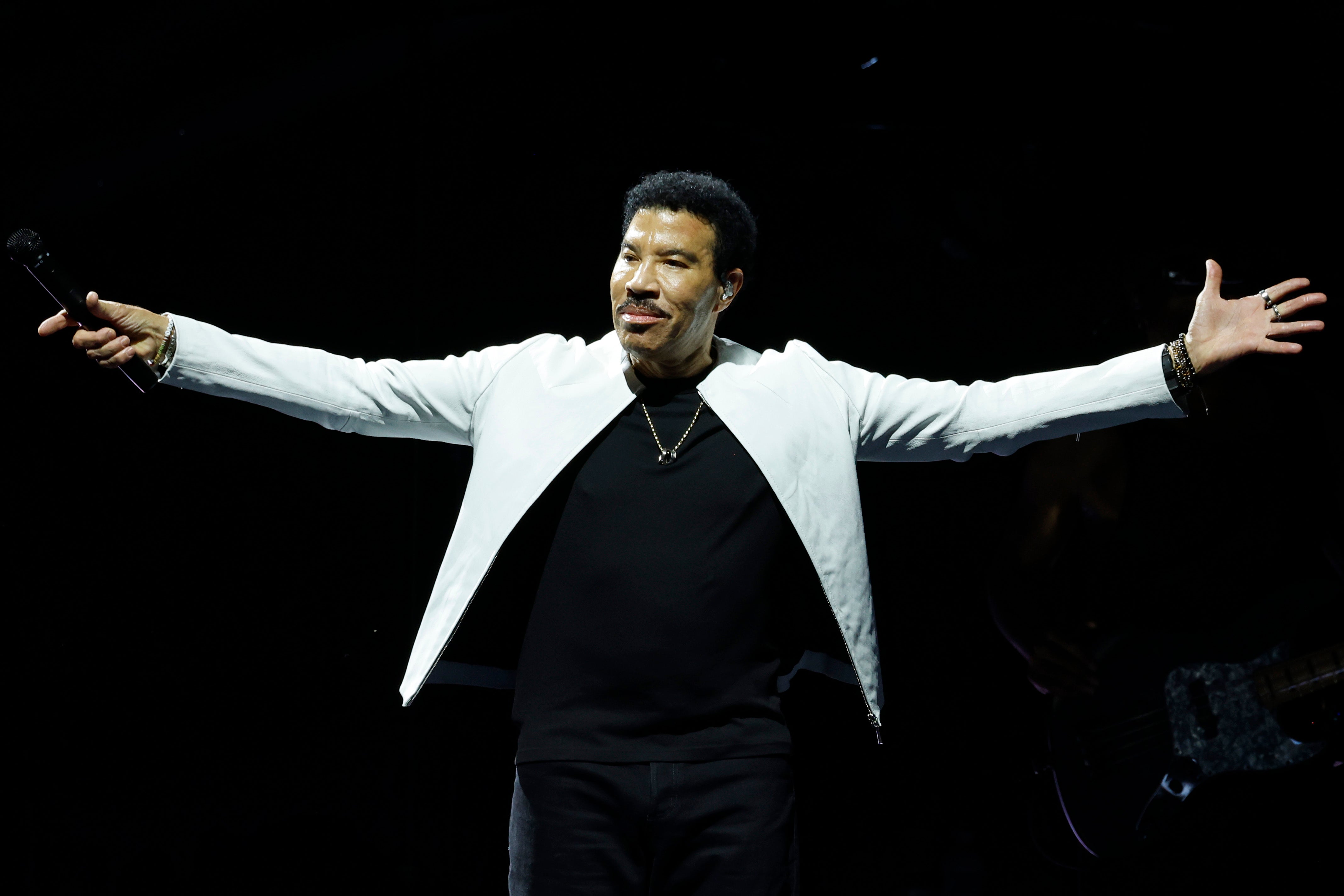 Lionel Richie forced to cut his concert short – here’s why