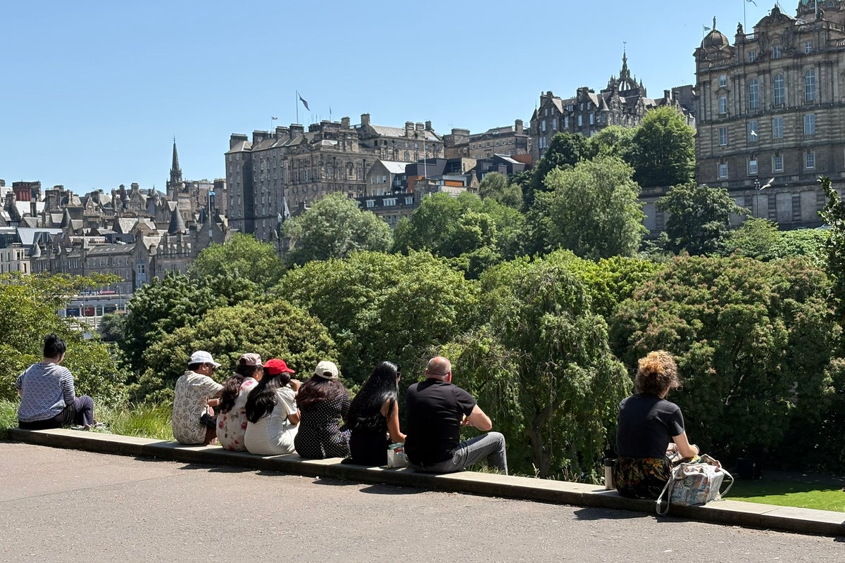 When will the UK heatwave end? Met Office issues forecast for 15C drop in temperature