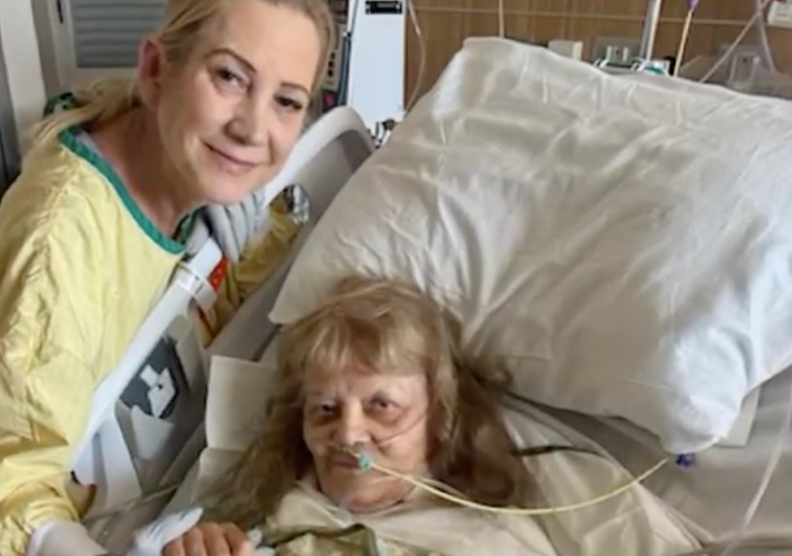 80-year-old woman fights for her life after suffering burns from falling asleep in the Arizona sun