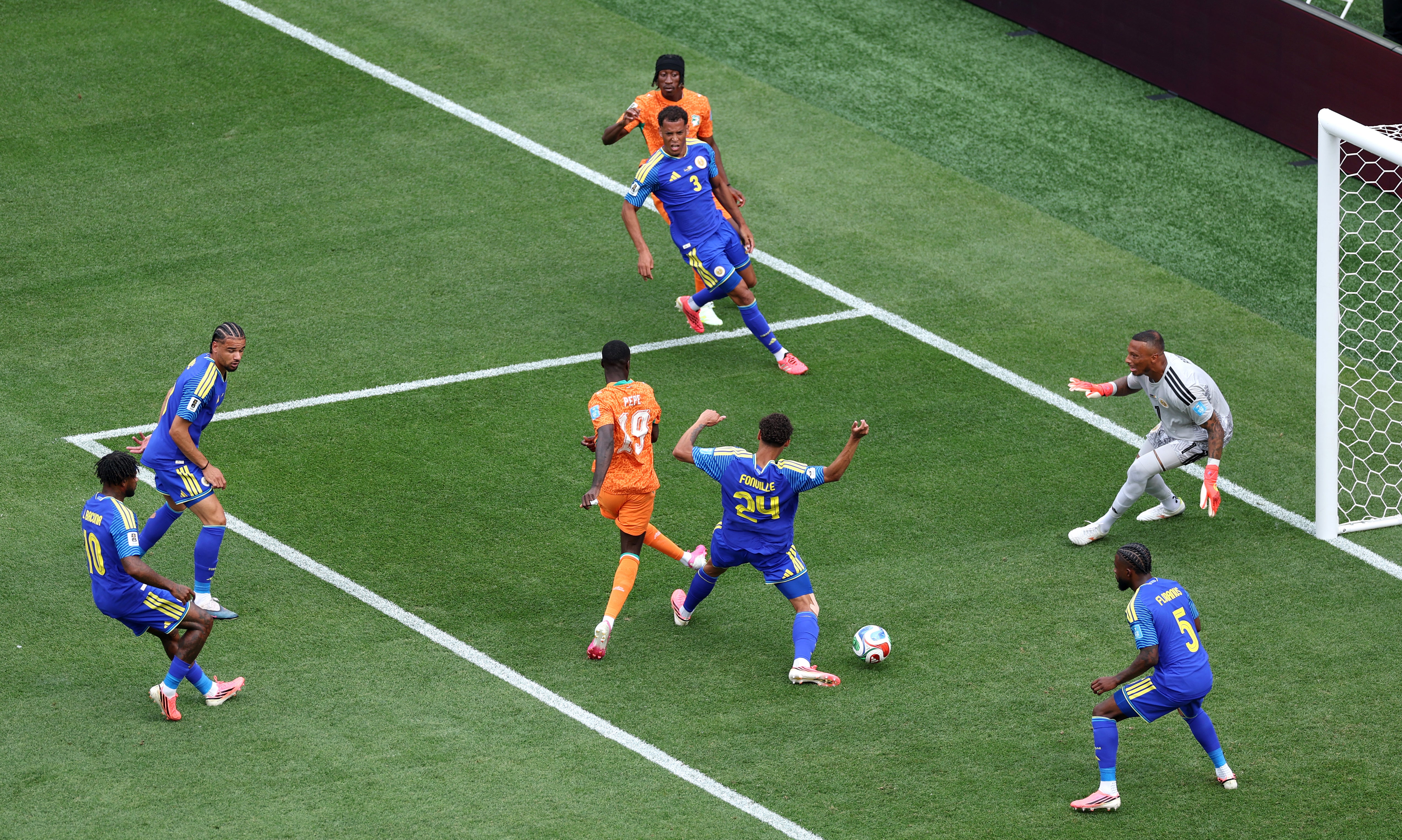 Nicolas Pepe opens the scoring