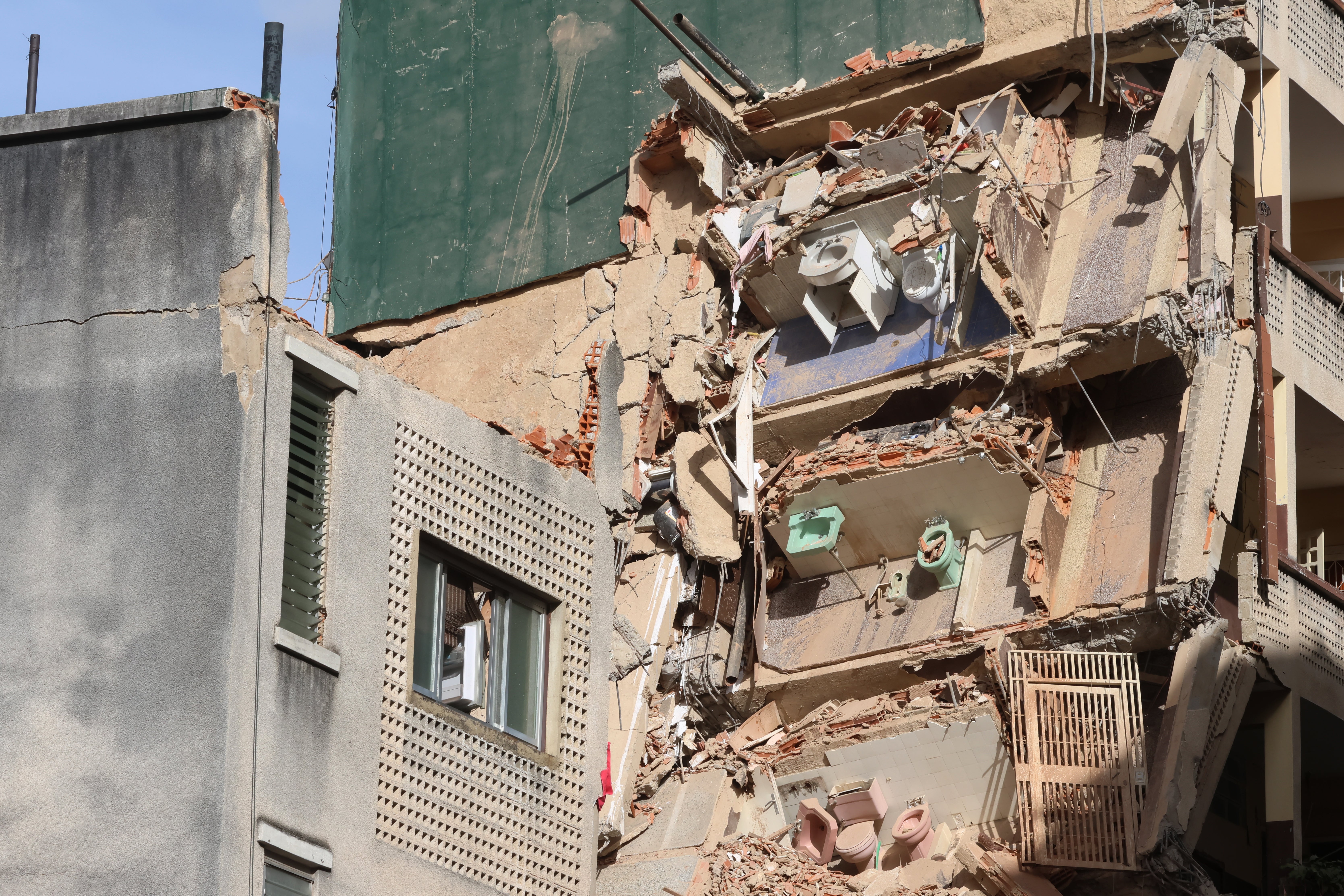 A view of a damaged building at San Bernardino after a magnitude 7.2 earthquake struck Venezuela (Getty)