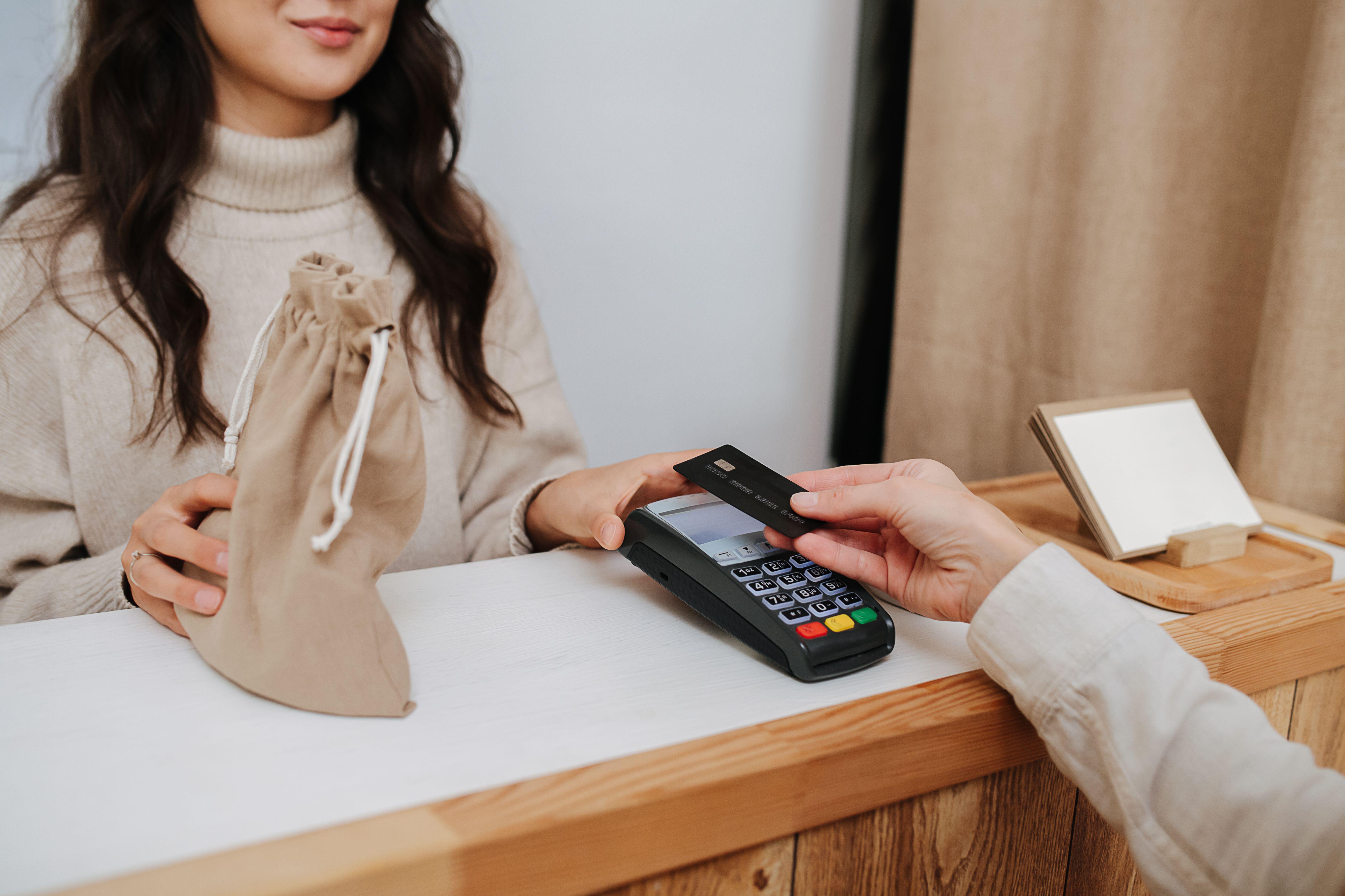 We spoke with experts to explain cashback (Alamy/PA)