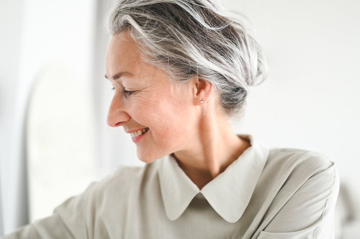Heat from the sun “decreases the moisture in the hair and makes it less elastic.” (Getty Images)