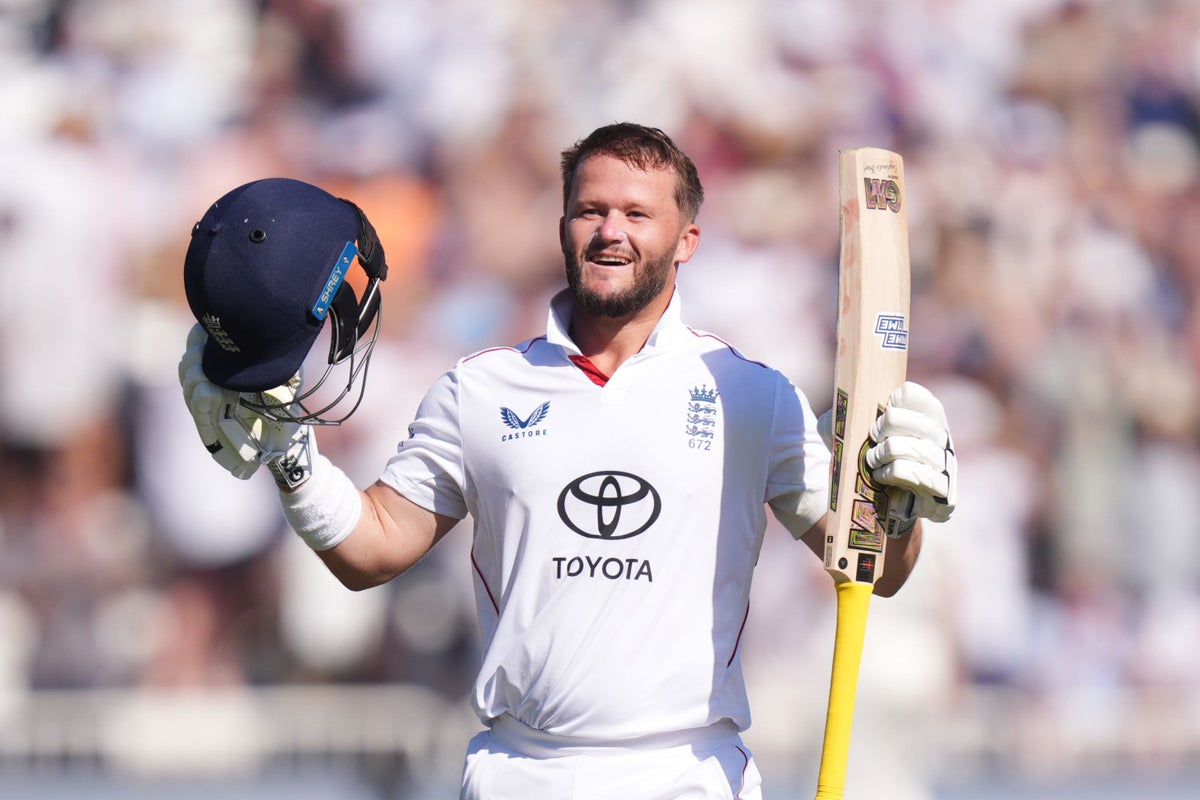 Ben Duckett&rsquo;s century drags England back into contention against New Zealand