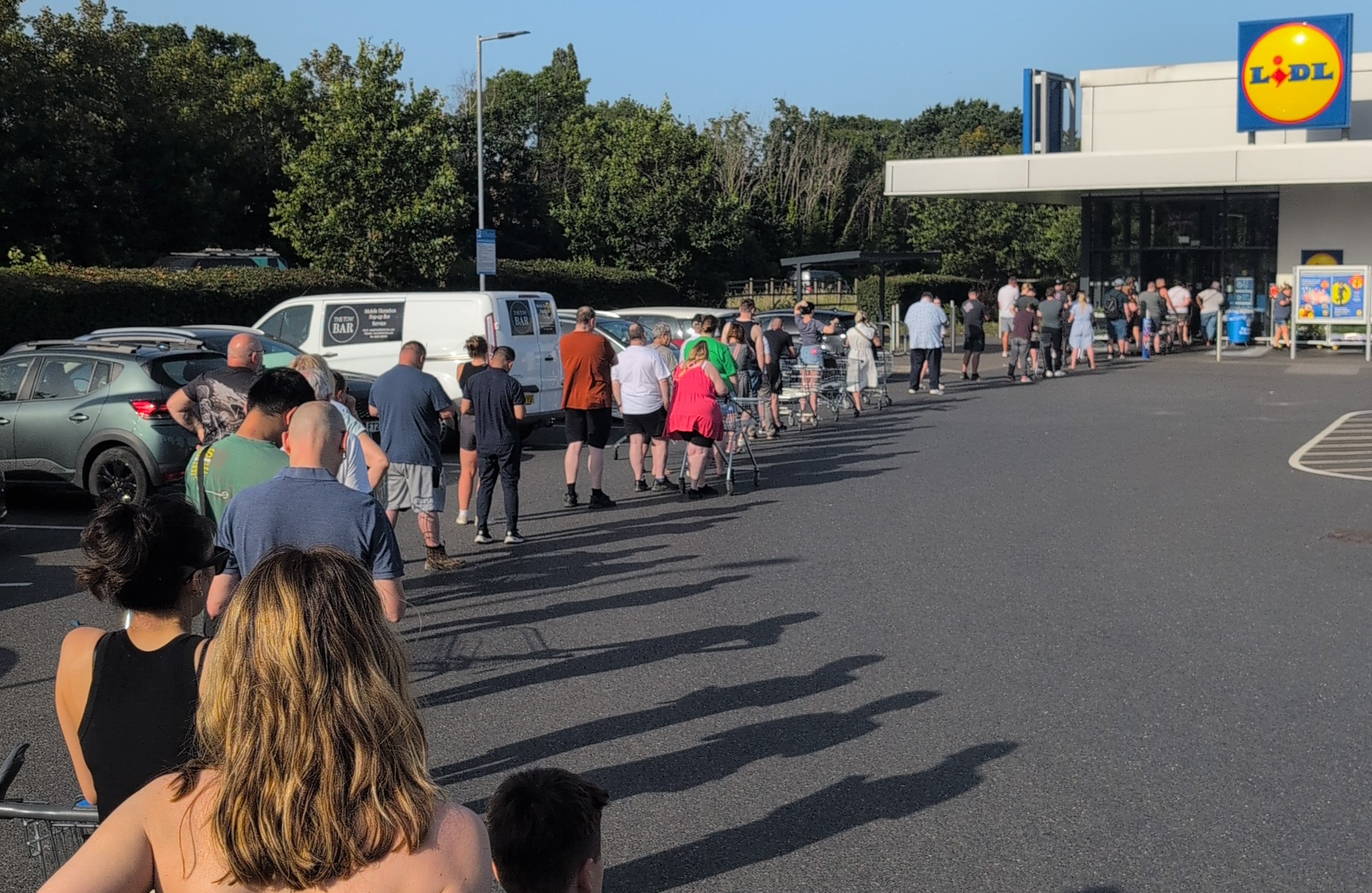 Dozens race to buy bargain air conditioning unit in Lidl as temperatures soar