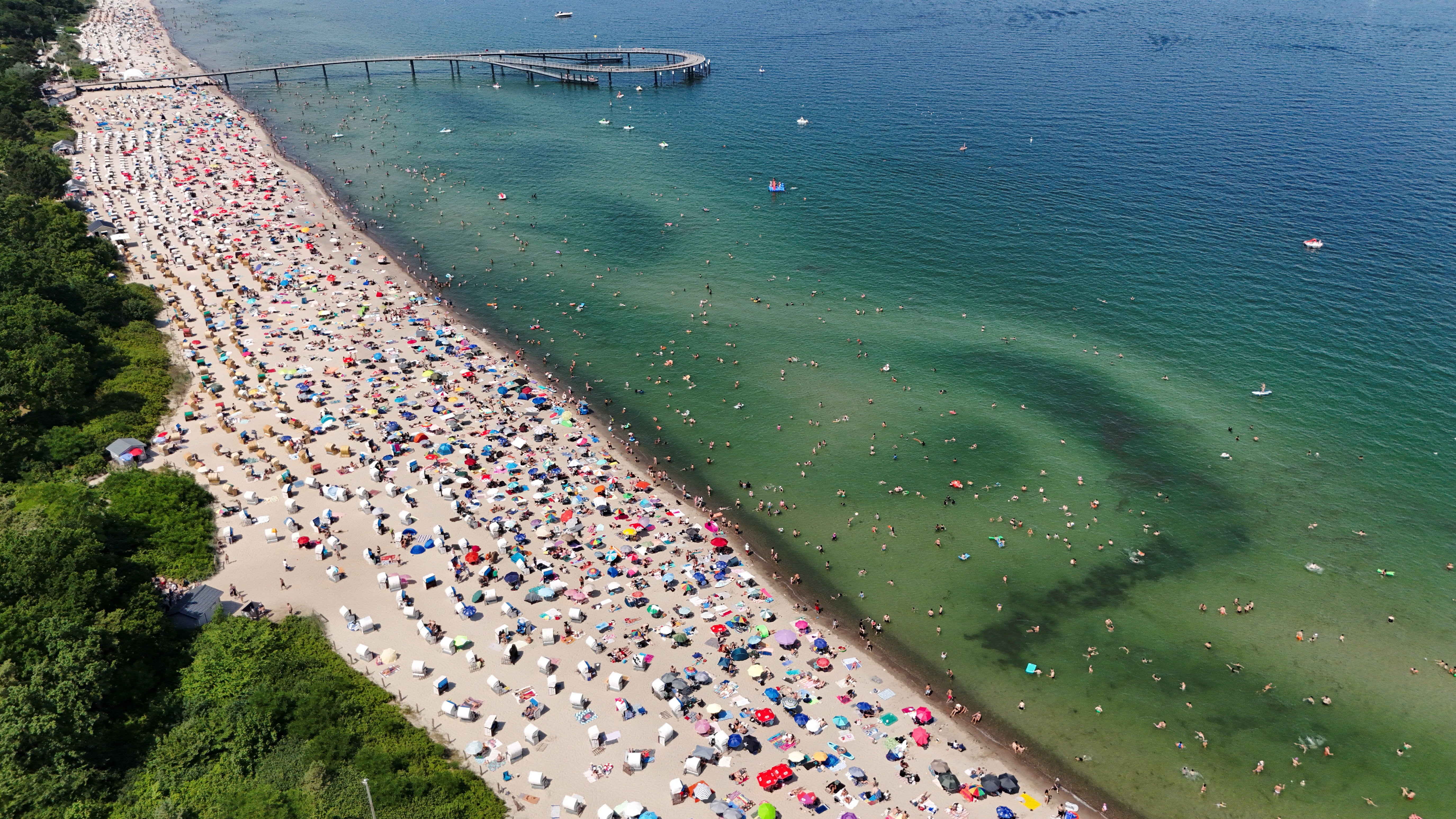 German highways buckle under extreme temperatures with heatwave on the move 