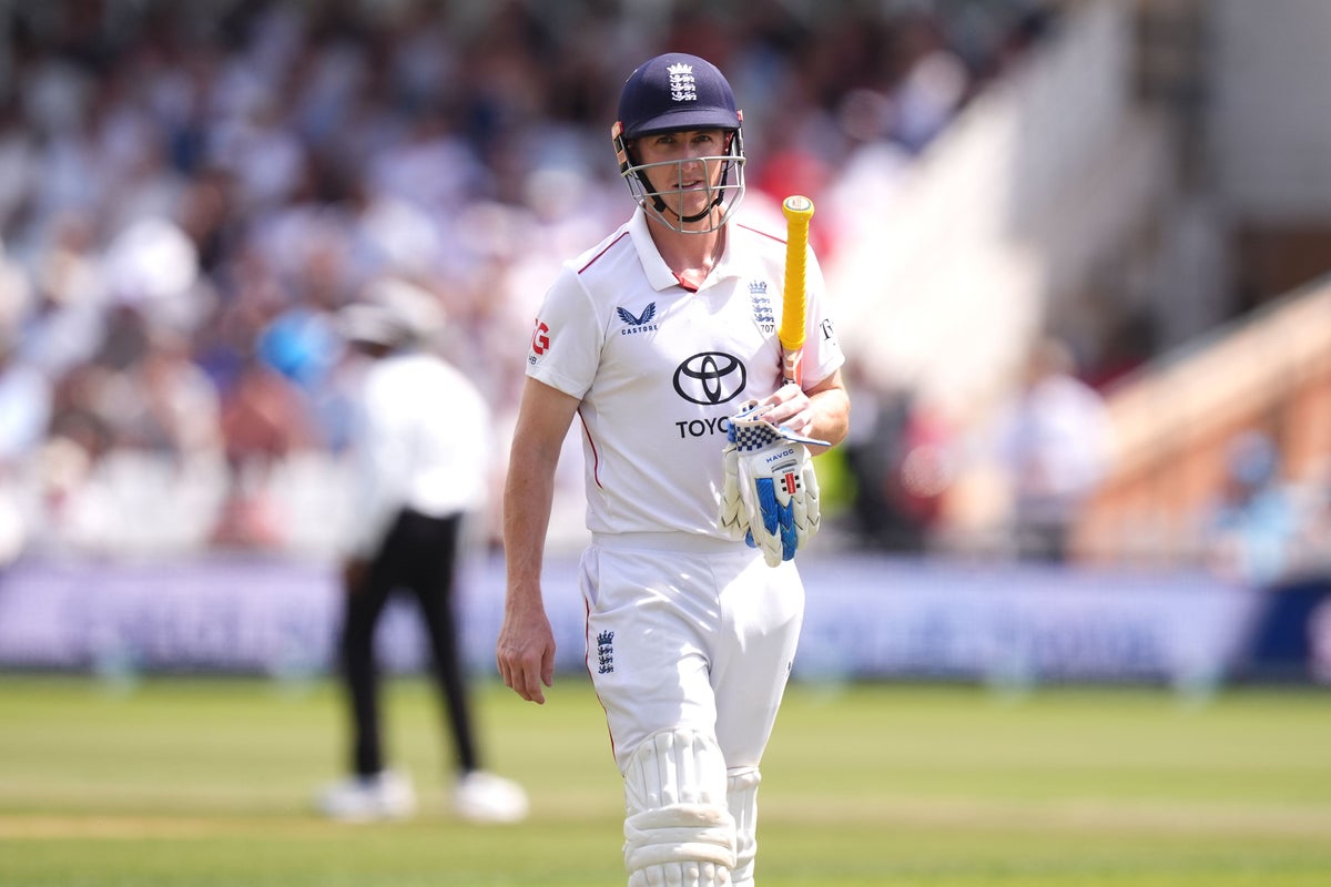 England batters stumble as New Zealand take first-innings lead of 84 runs