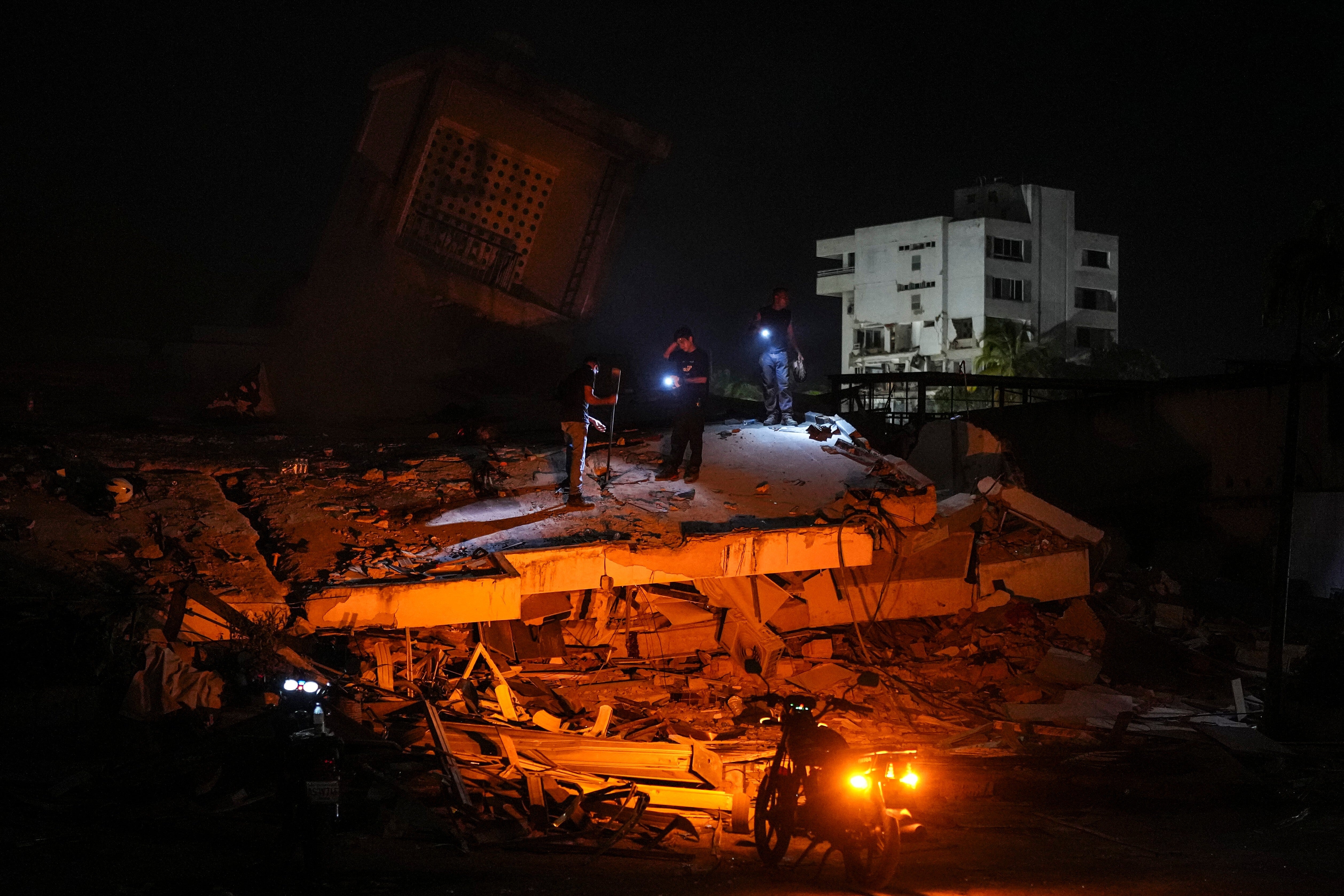 Venezuela earthquake: Race against time to save 51,000 missing people trapped in rubble