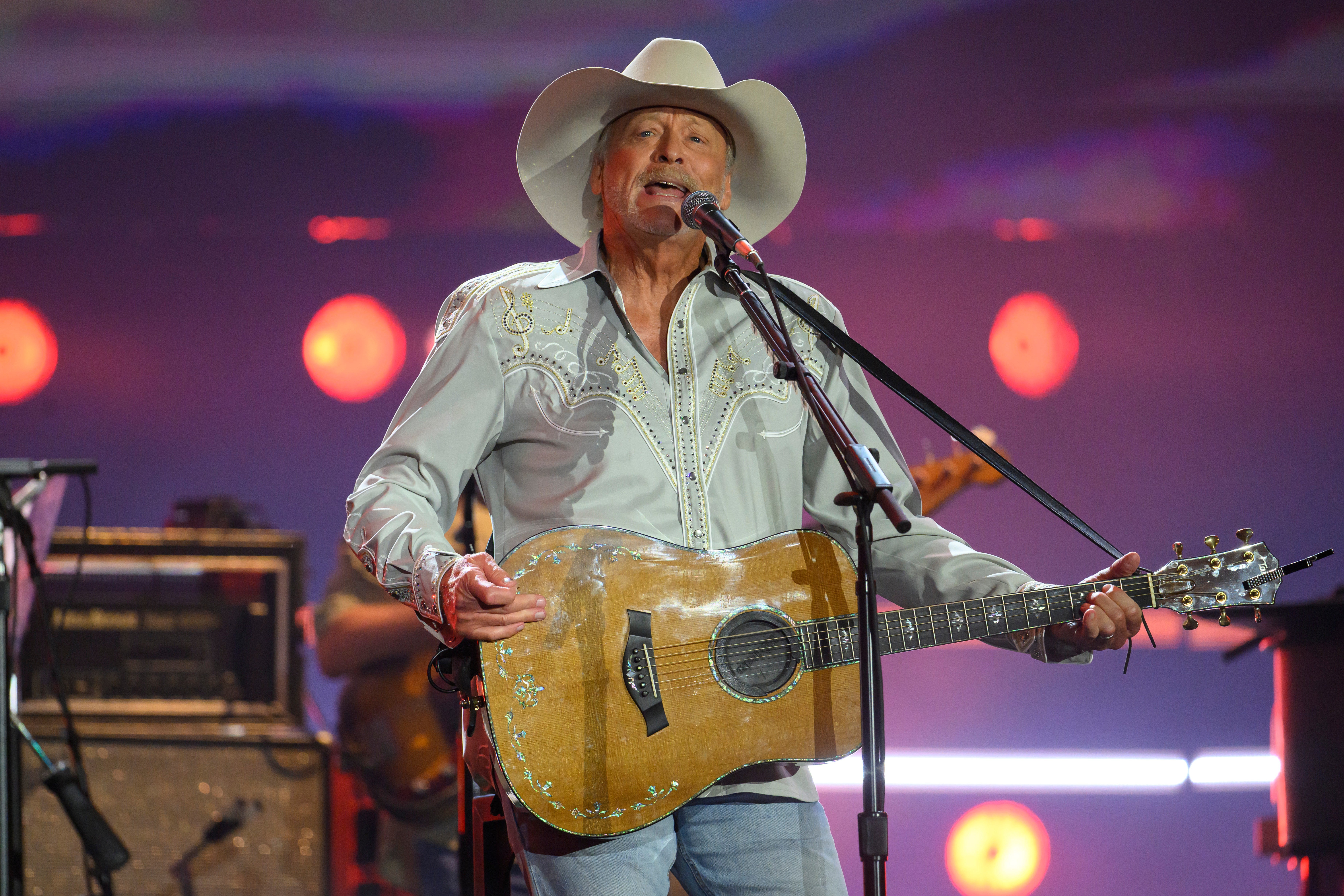 Inside country legend Alan Jackson's triumphant finale concert | The  Independent