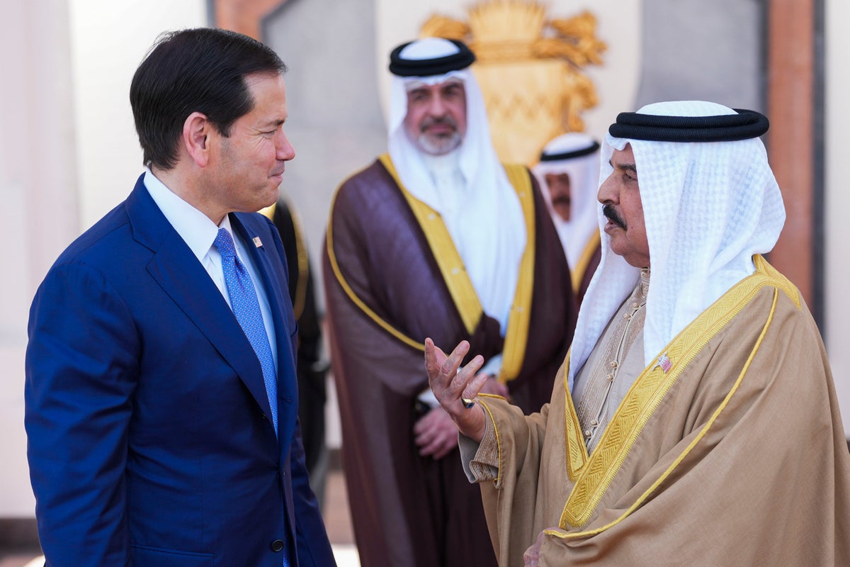 Iran attacks Bahrain and Kuwait following US strikes and threatens to halt talks to end the war – UK Times