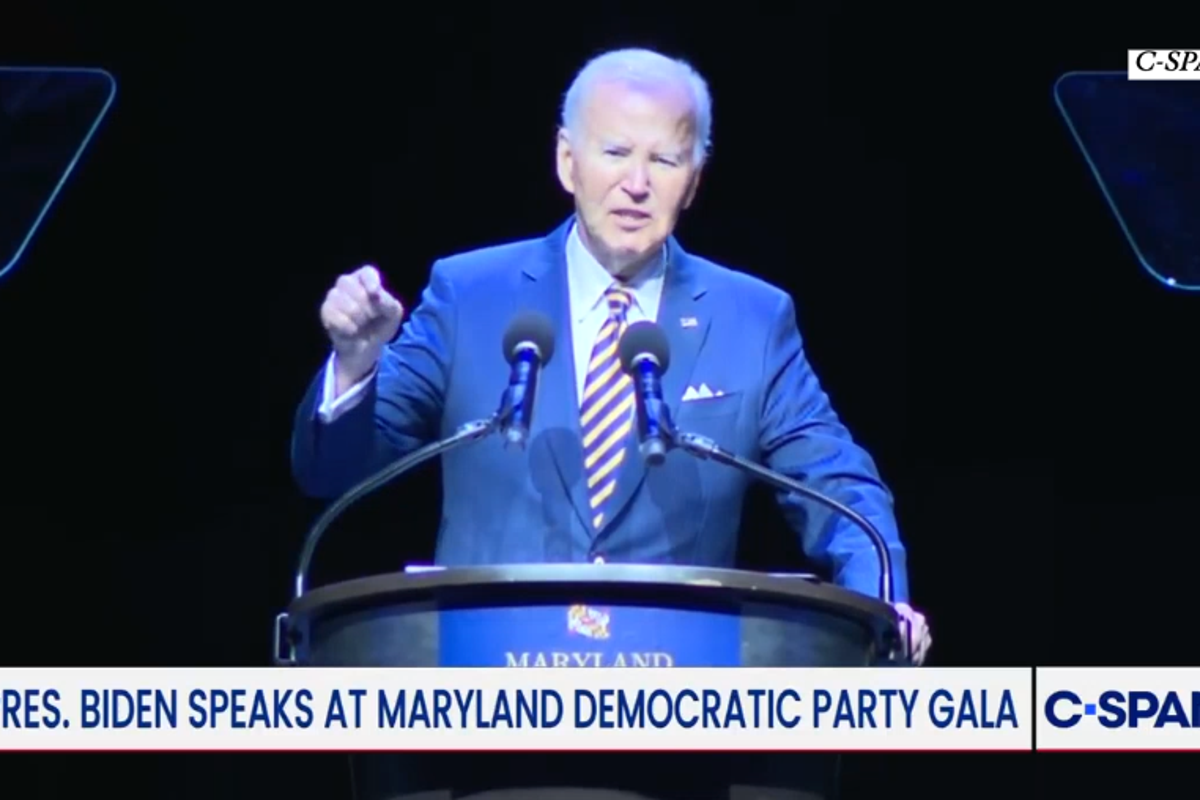 ‘Whoa, what a loser’: Crowd erupts as Biden slams Trump over ballroom, arch and reflecting pool – UK Times ‘Whoa, what a loser’: Crowd erupts as Biden slams Trump over ballroom, arch and reflecting pool – UK Times