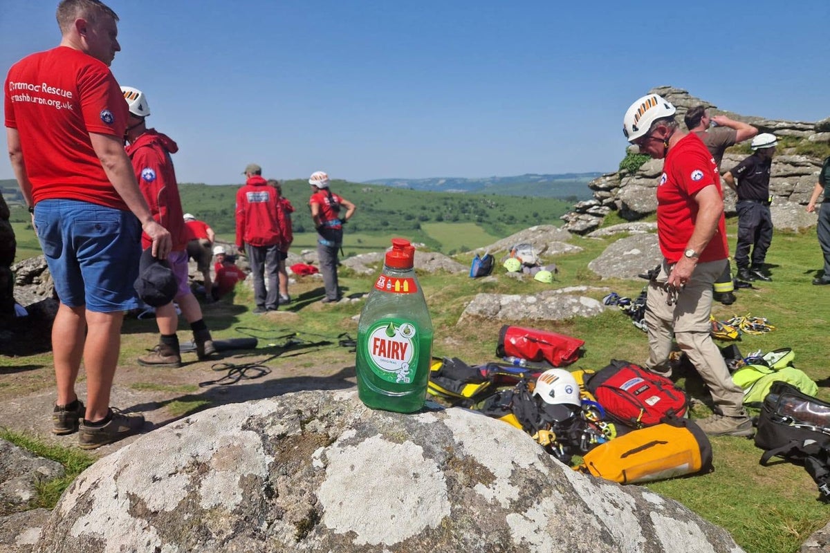 Washing up liquid saves schoolgirl trapped on Hound Tor rocks – UK Times Washing up liquid saves schoolgirl trapped on Hound Tor rocks – UK Times