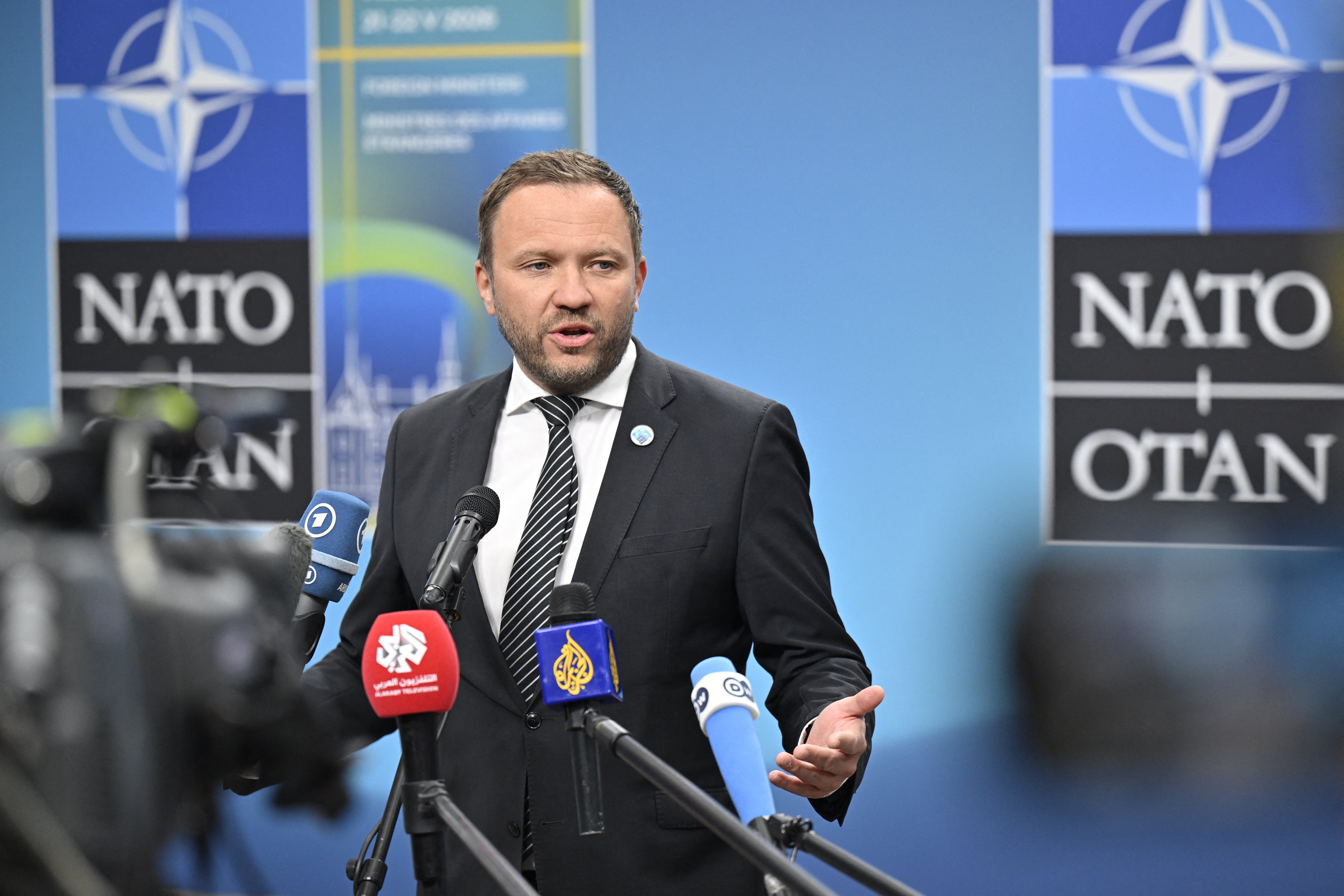 Estonian Foreign Minister Margus Tsahkna says that they will not ask Ukraine to stop