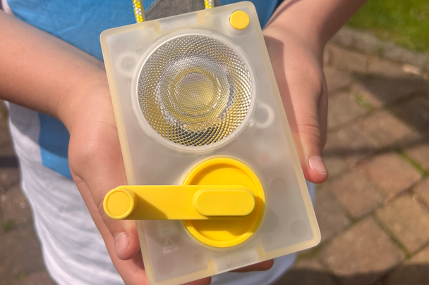 Ambessa Play DIY kinetic flashlight