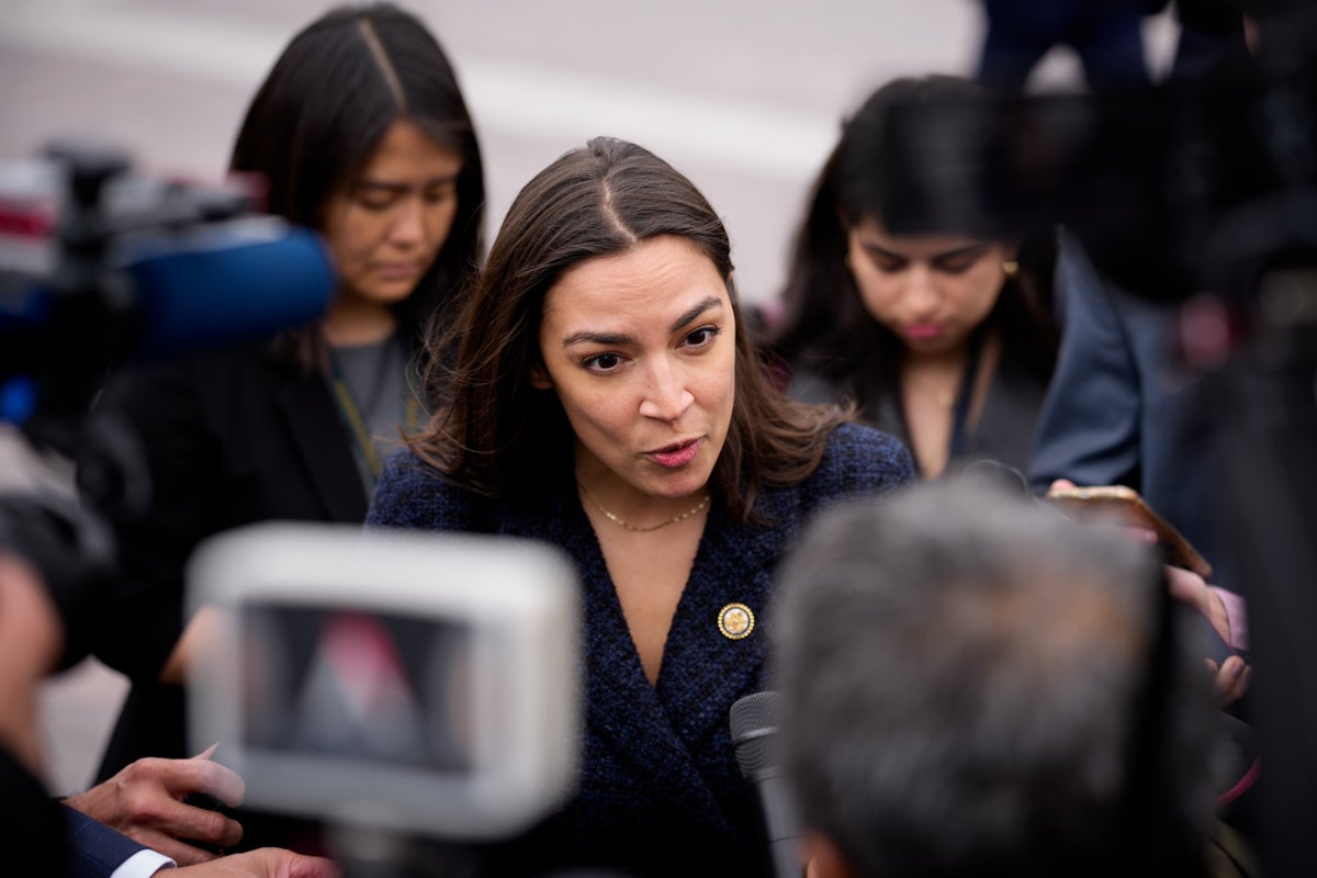 AOC pede ‘dissolução’ forçada de grandes empresas de tecnologia para proteger os consumidores