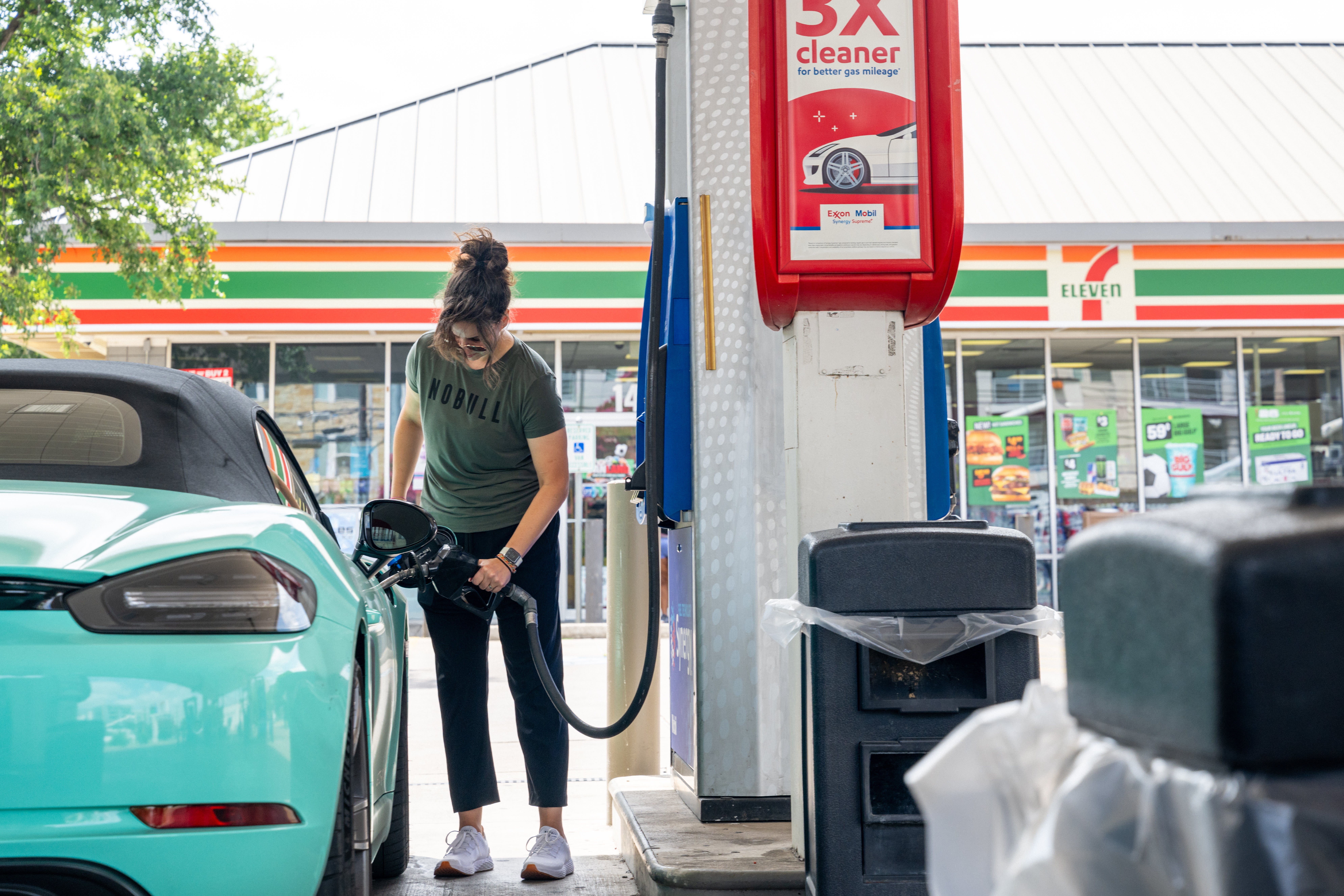 independent.co.uk - J.R. Duren - Gas prices plummet ahead of busy July 4 holiday weekend