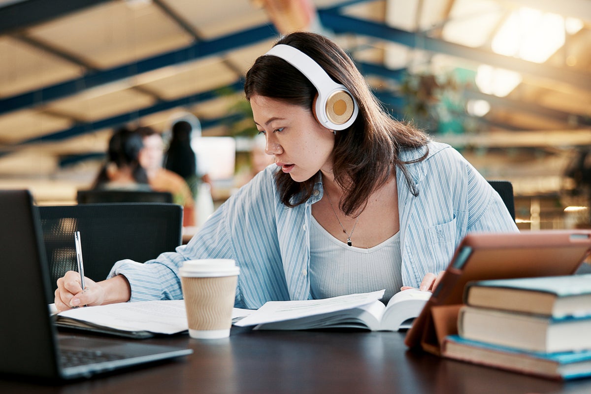 Does listening to music help you focus? Here’s what an educational psychologist says Does listening to music help you focus? Here’s what an educational psychologist says