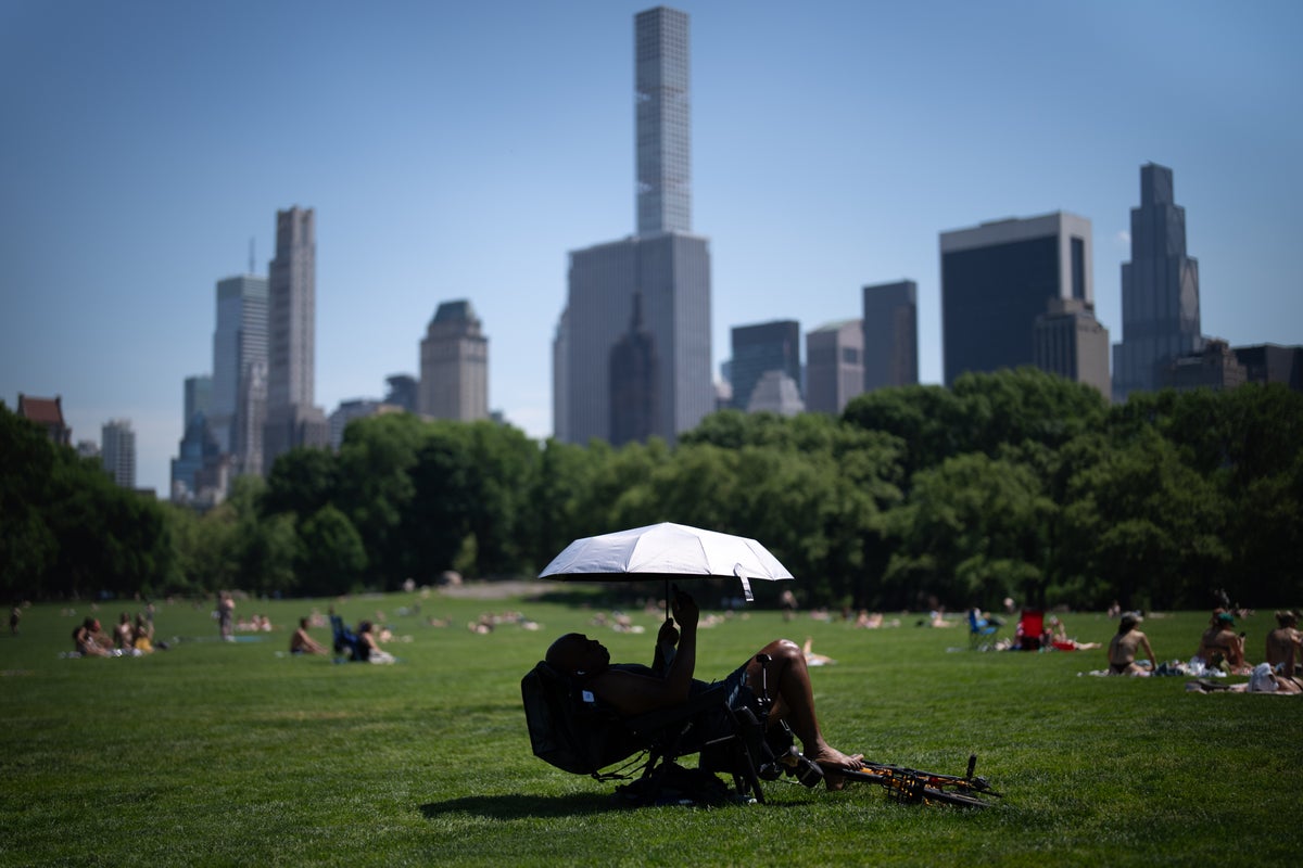 Heat domes explain prolonged, extreme hot weather by trapping warm air