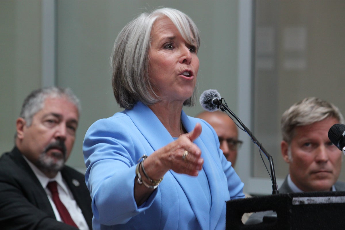 New Mexico Valisi, DEA'nin fentanilin sokaklara çıkmasına izin vermesinin ardından eyaletin milyarlarca dolar isteyebileceğini söyledi