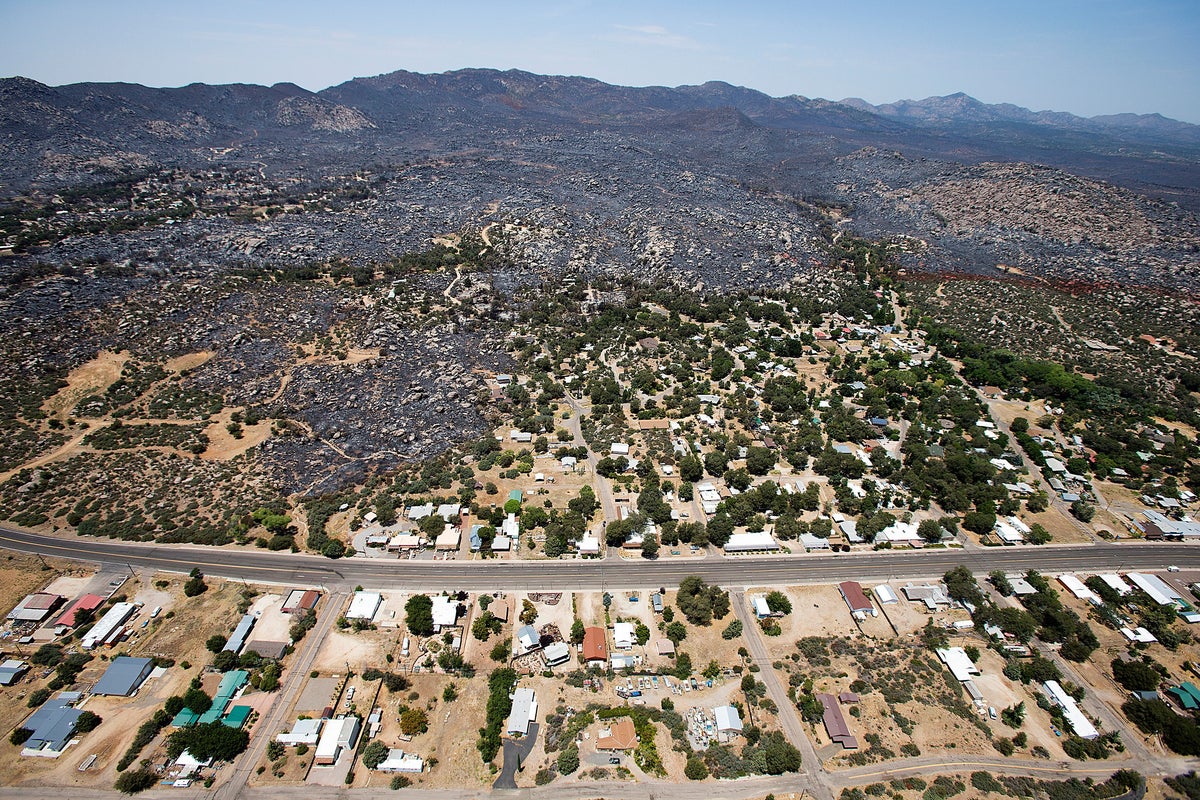 Echoes of deadly Arizona wildfire with 3 firefighters killed in Colorado-Utah blaze