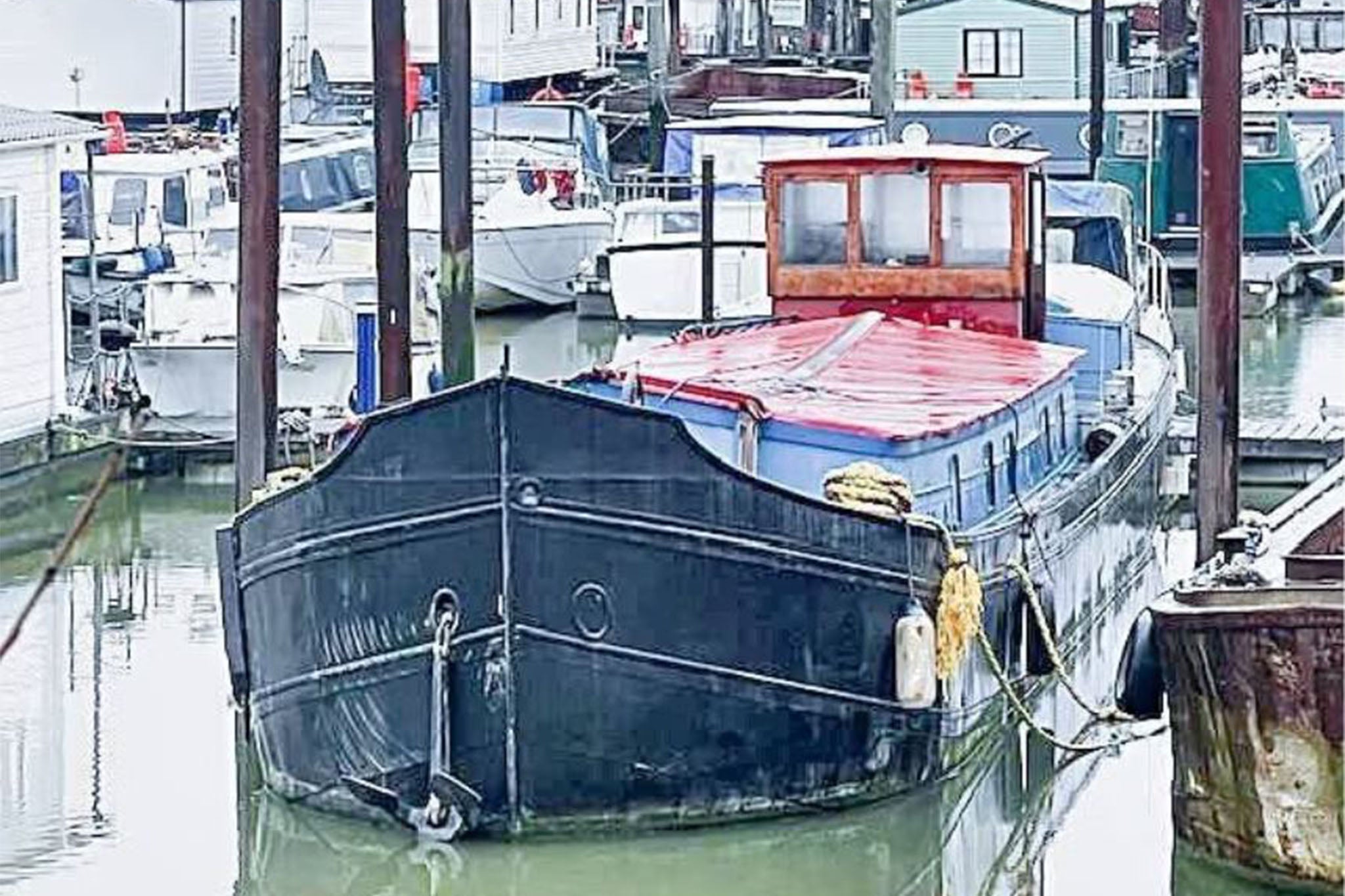 Mr Phillips's 80ft Dutch barge, Verandering