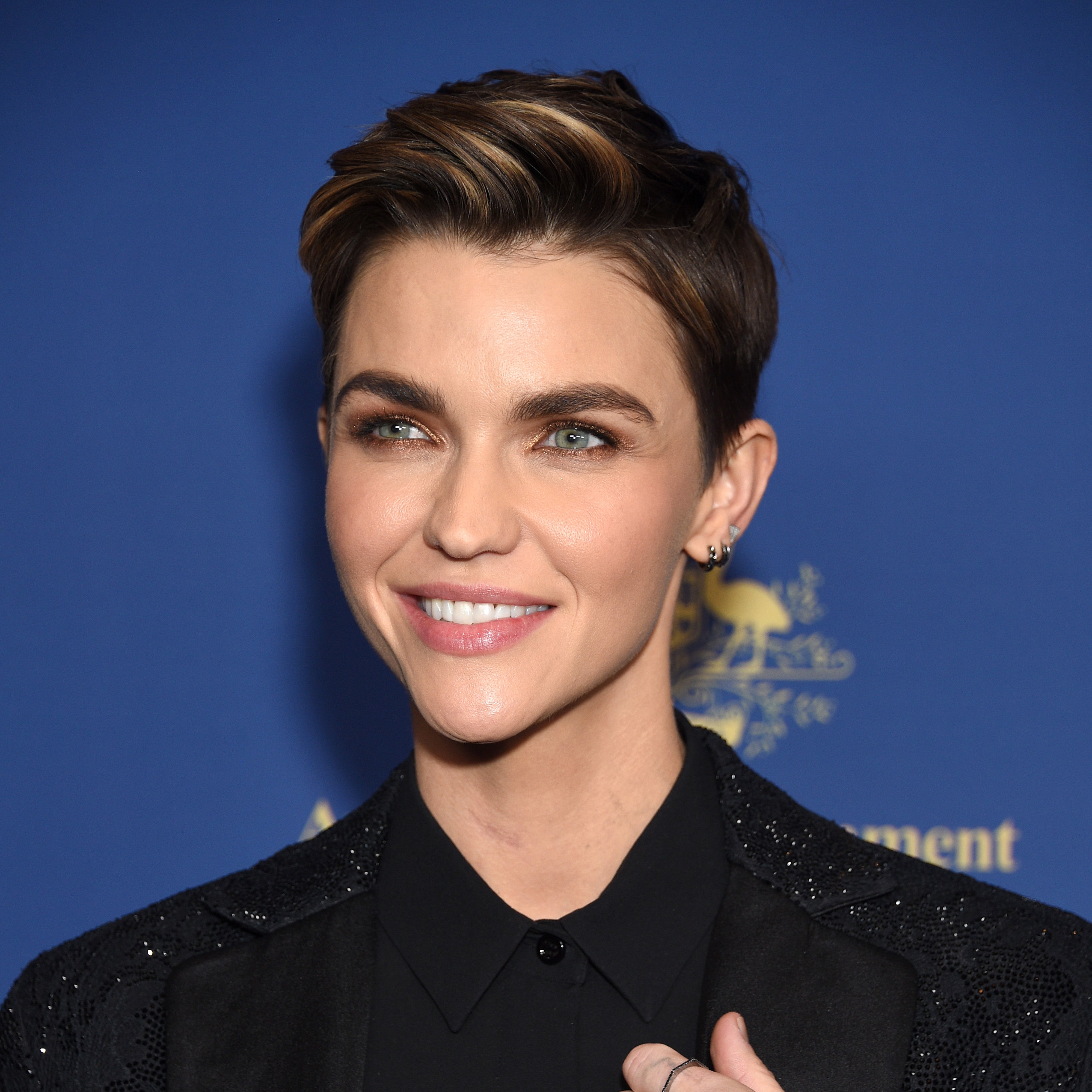 Ruby Rose hat bekannt gegeben, dass sie nach einem schmerzhaften Sturz in ihr Schwimmbad mehrere gebrochene Rippen erlitten hat