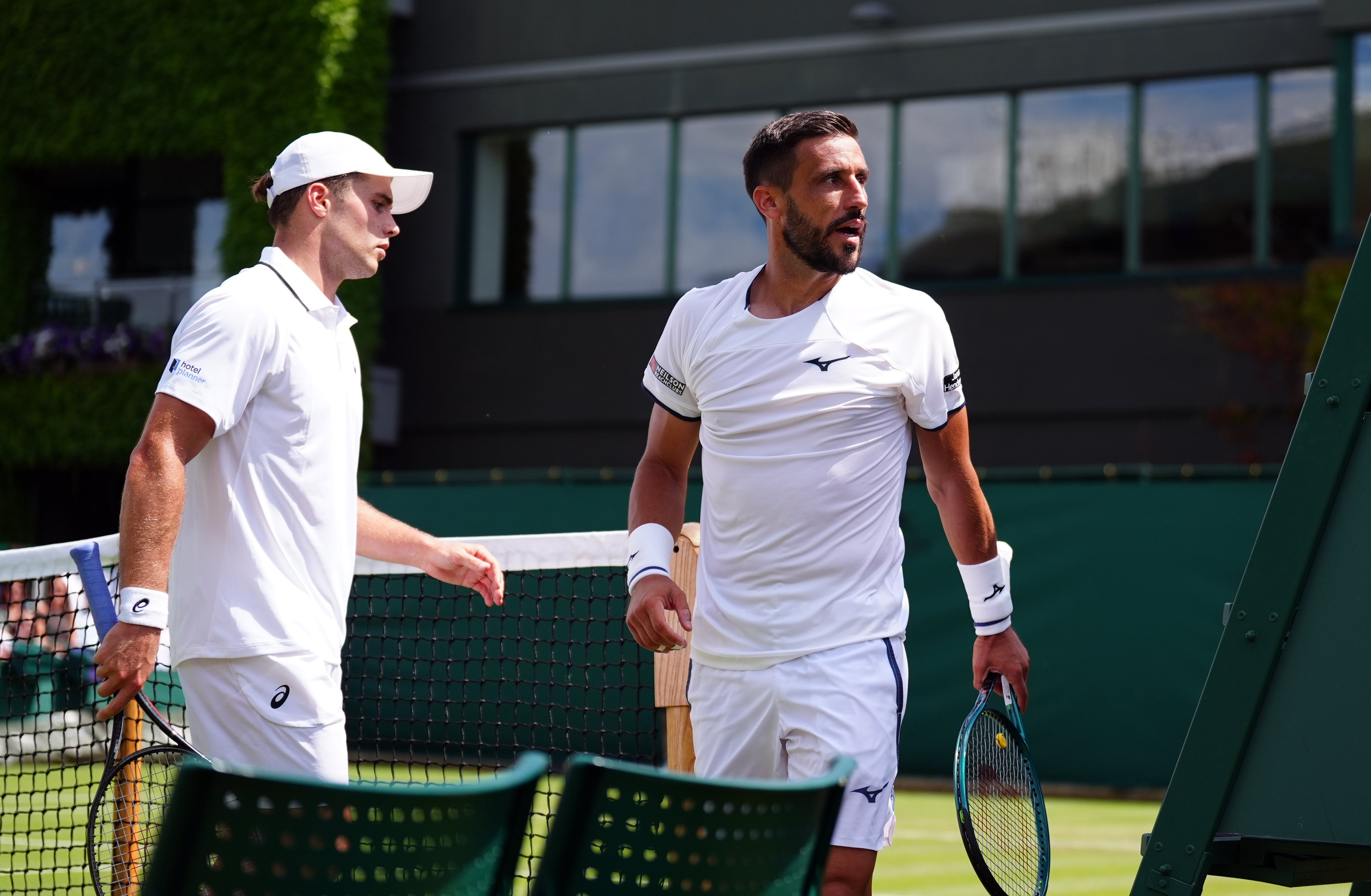 Damir Dzumhur argues with the match umpire during his match against Arthur Fery