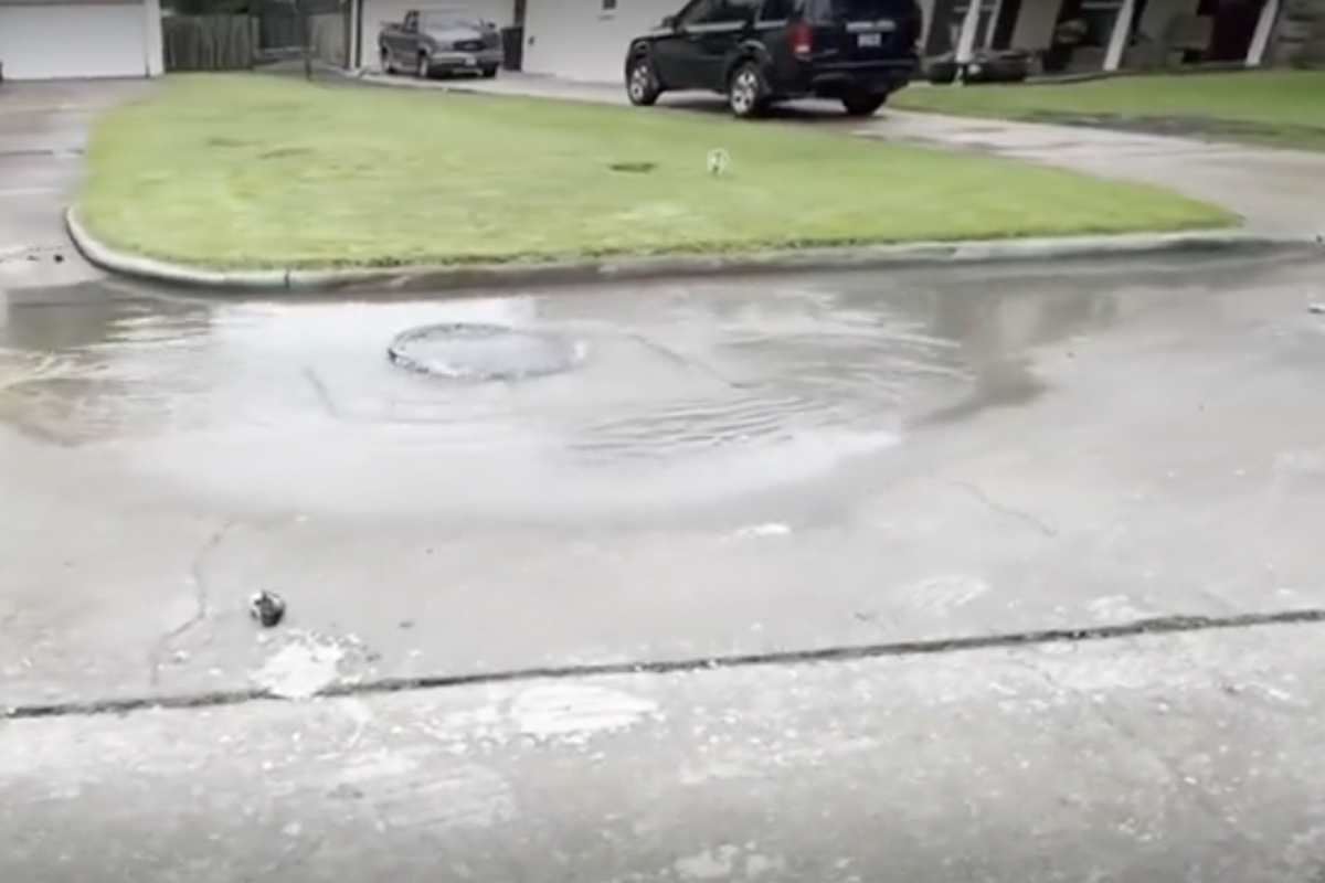 Residents in Houston neighborhood rage as raw sewage floods the streets after storms: ‘Literally straight up just raw s***’ – UK Times Residents in Houston neighborhood rage as raw sewage floods the streets after storms: ‘Literally straight up just raw s***’ – UK Times