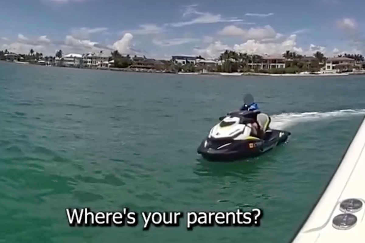 Florida polisi sekiz yaşındaki çocuğun tek başına jetskiye bindiğini keşfetti