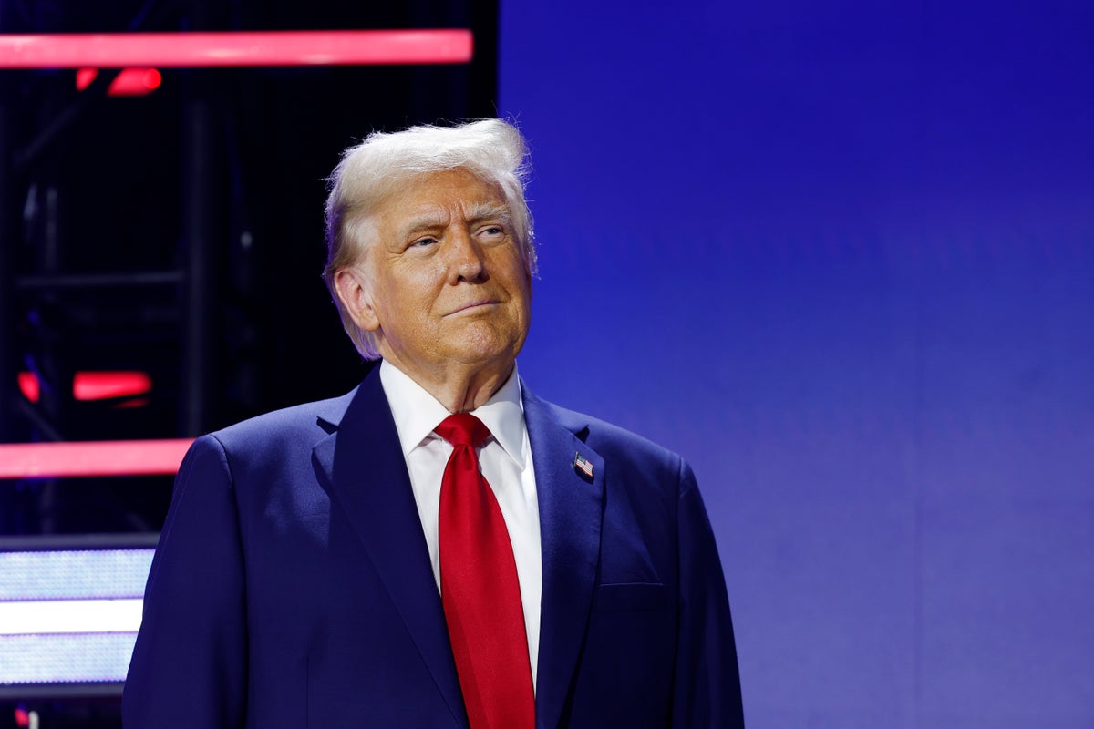 Yayıncı, Trump'ın Beyaz Saray'ı alarma geçiren yeni kitabının 300.000 kopya sattığını ve daha fazlasının basıldığını söyledi