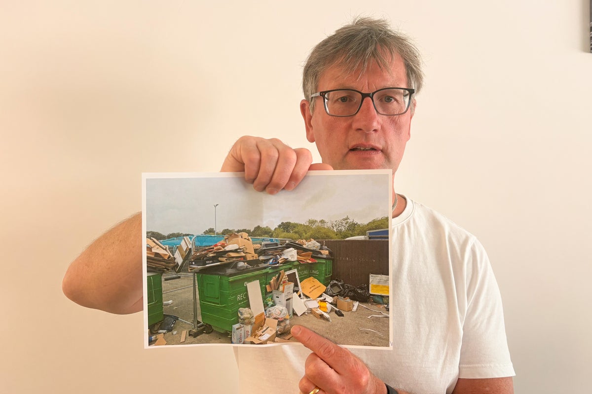 New Forest man Lee Reynolds handed £1k fly-tipping fine for leaving cardboard box next to overflowing Tesco bin – UK Times New Forest man Lee Reynolds handed £1k fly-tipping fine for leaving cardboard box next to overflowing Tesco bin – UK Times