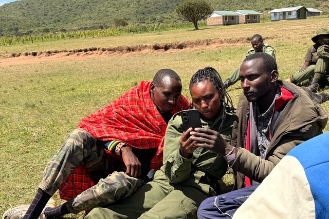 Ranger Sylvia Pemba using AI platform VirtualRanger in Kenya