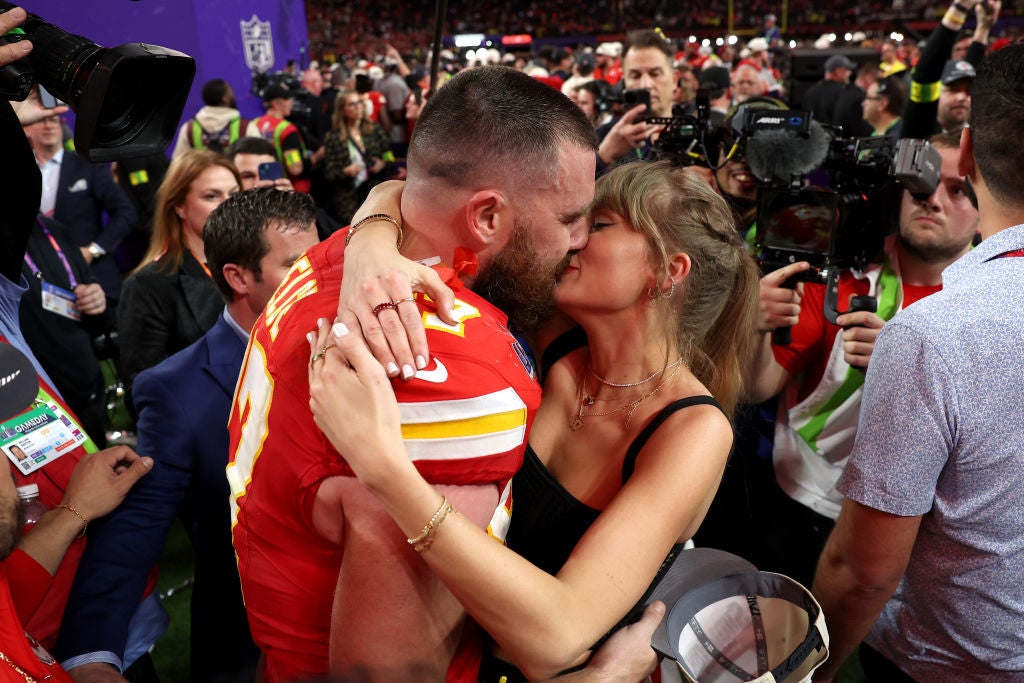 Swift joined the post-game celebration, sharing a kiss with Kelce
