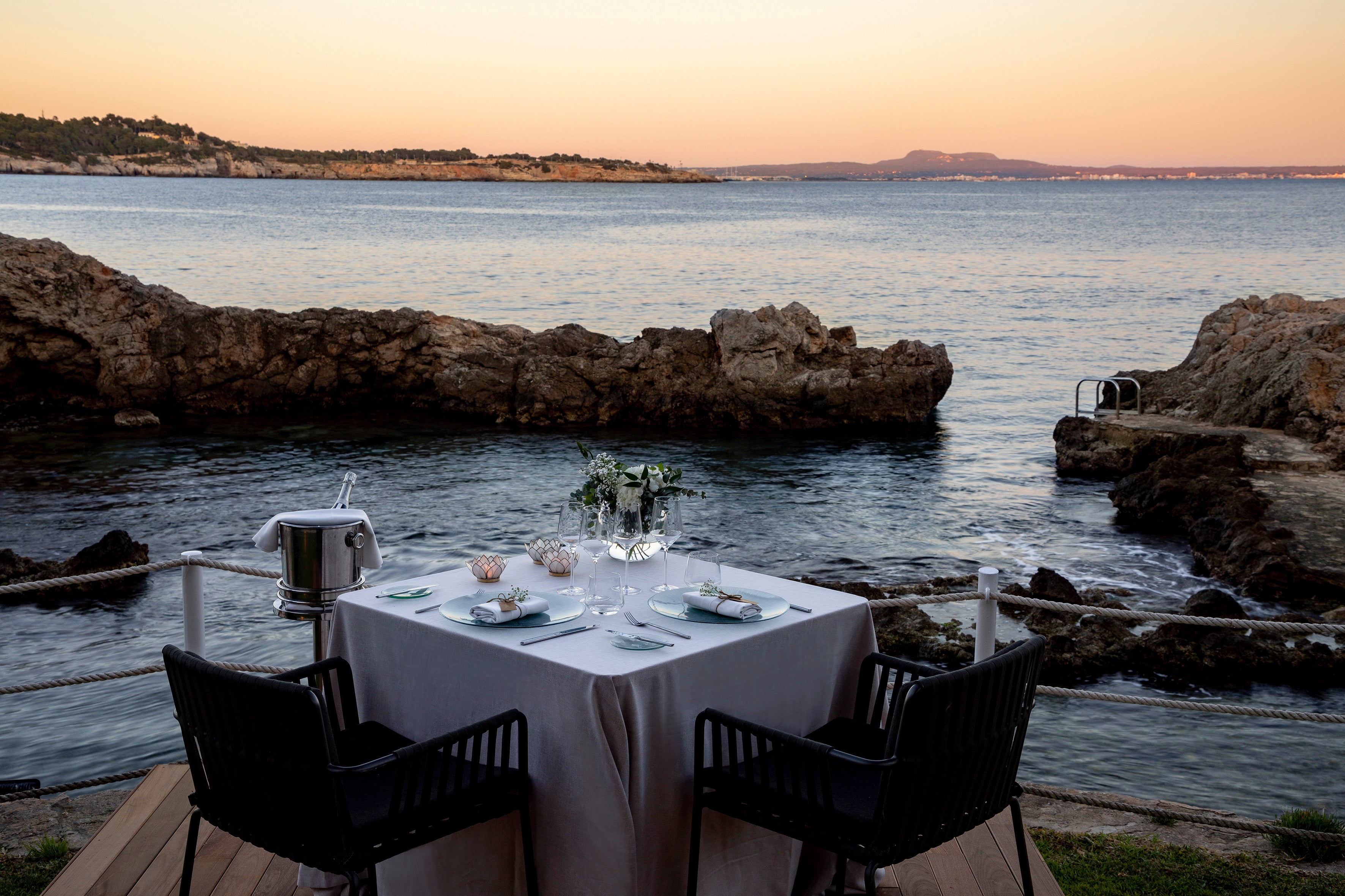 Take out Hotel De Mar Gran Melia’s riverboat to witness the cosmic phenomenon