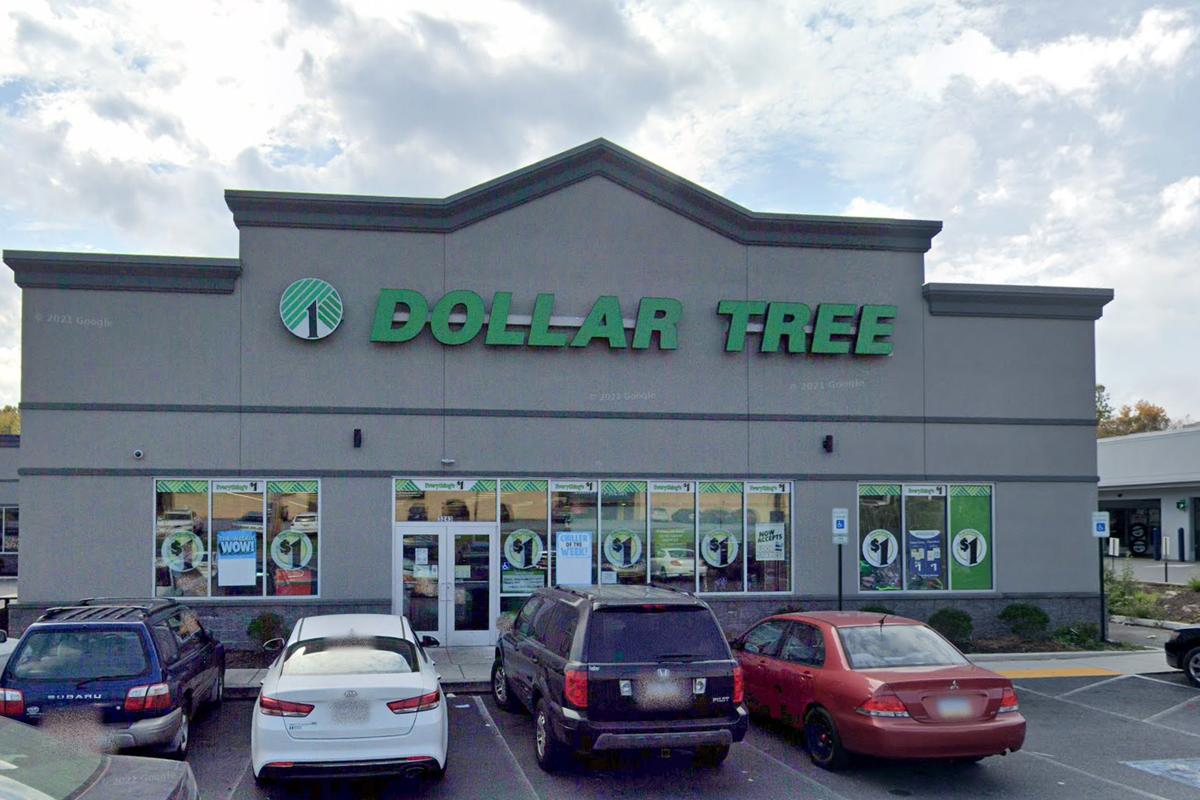 Menino de 10 anos acusado de esfaquear trabalhador durante tentativa de roubar a Pennsylvania Dollar Tree Menino de 10 anos acusado de esfaquear trabalhador durante tentativa de roubar a Pennsylvania Dollar Tree