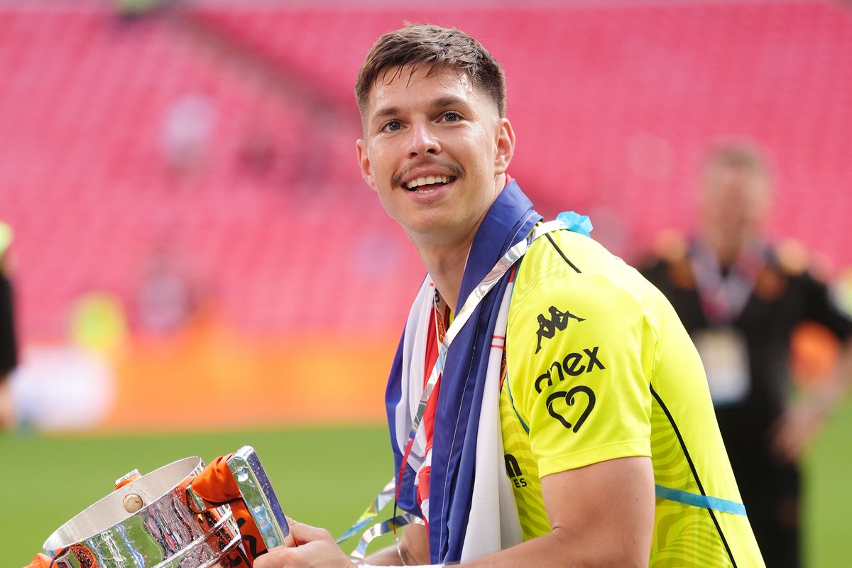 Newly-promoted Hull City sell first-choice goalkeeper to avoid Premier League points deduction