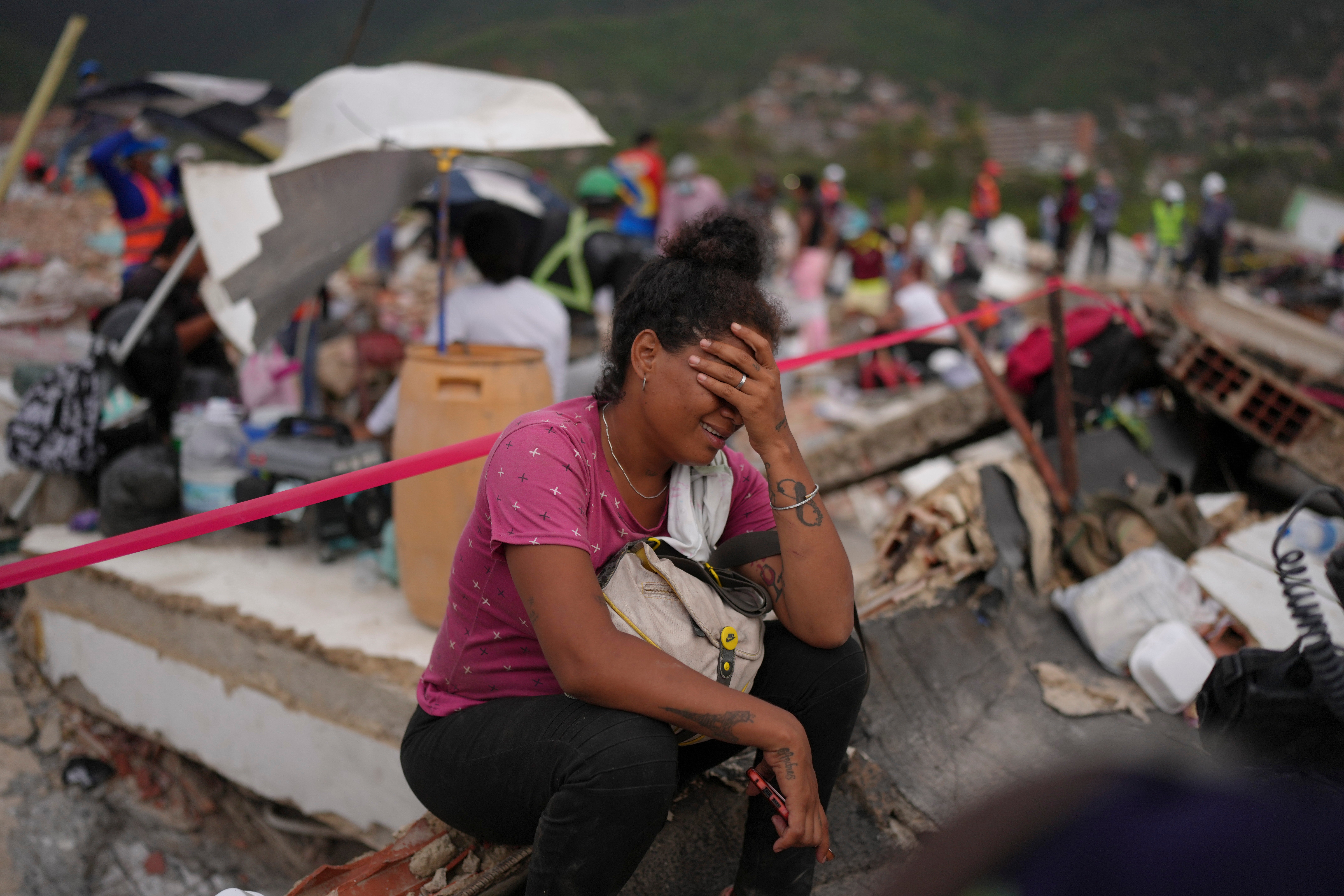 independent.co.uk - Regina Garcia Cano - Venezuelan medics fear infections from quake injuries as search for untold dead continues