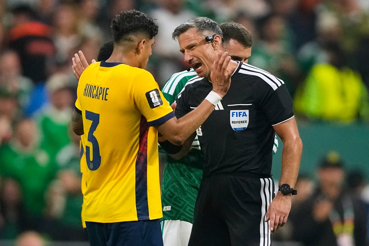 Why are World Cup refs giving red cards to players covering their mouths when confronting opponents? – UK Times Why are World Cup refs giving red cards to players covering their mouths when confronting opponents? – UK Times